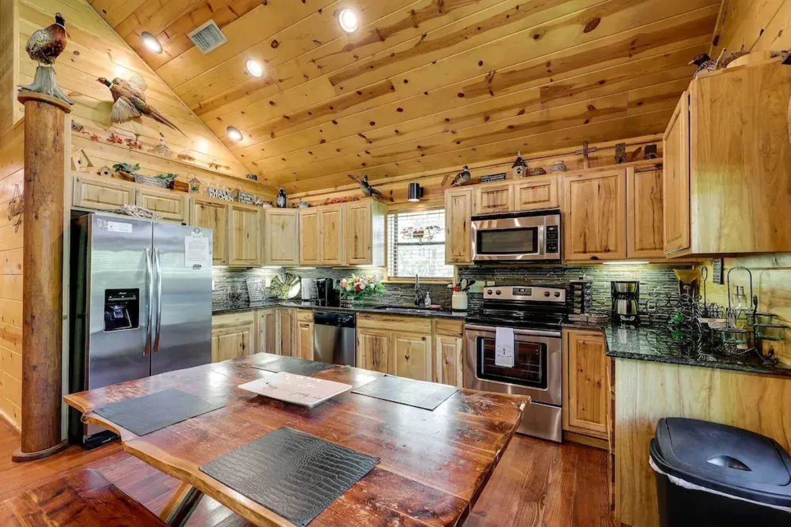 Pet-friendly Broken Bow Cabin w/ Fire Pit!