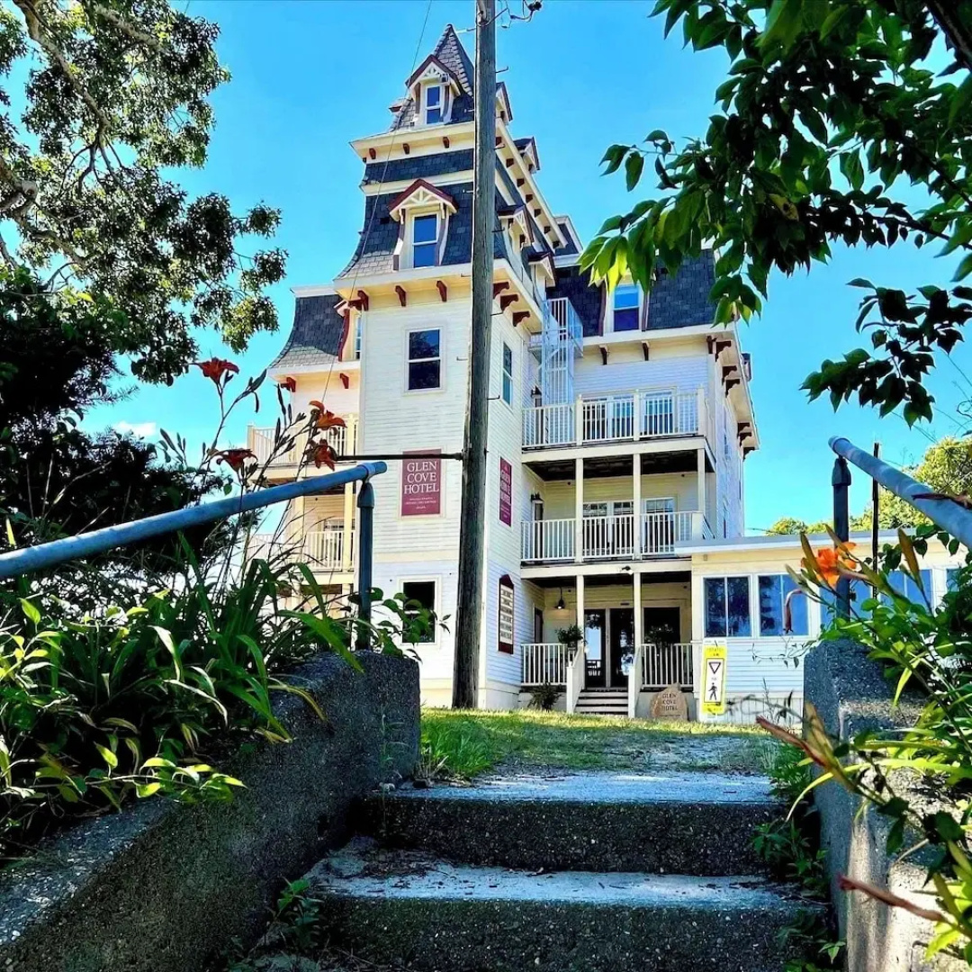 The Glen Cove Hotel & Restaurant