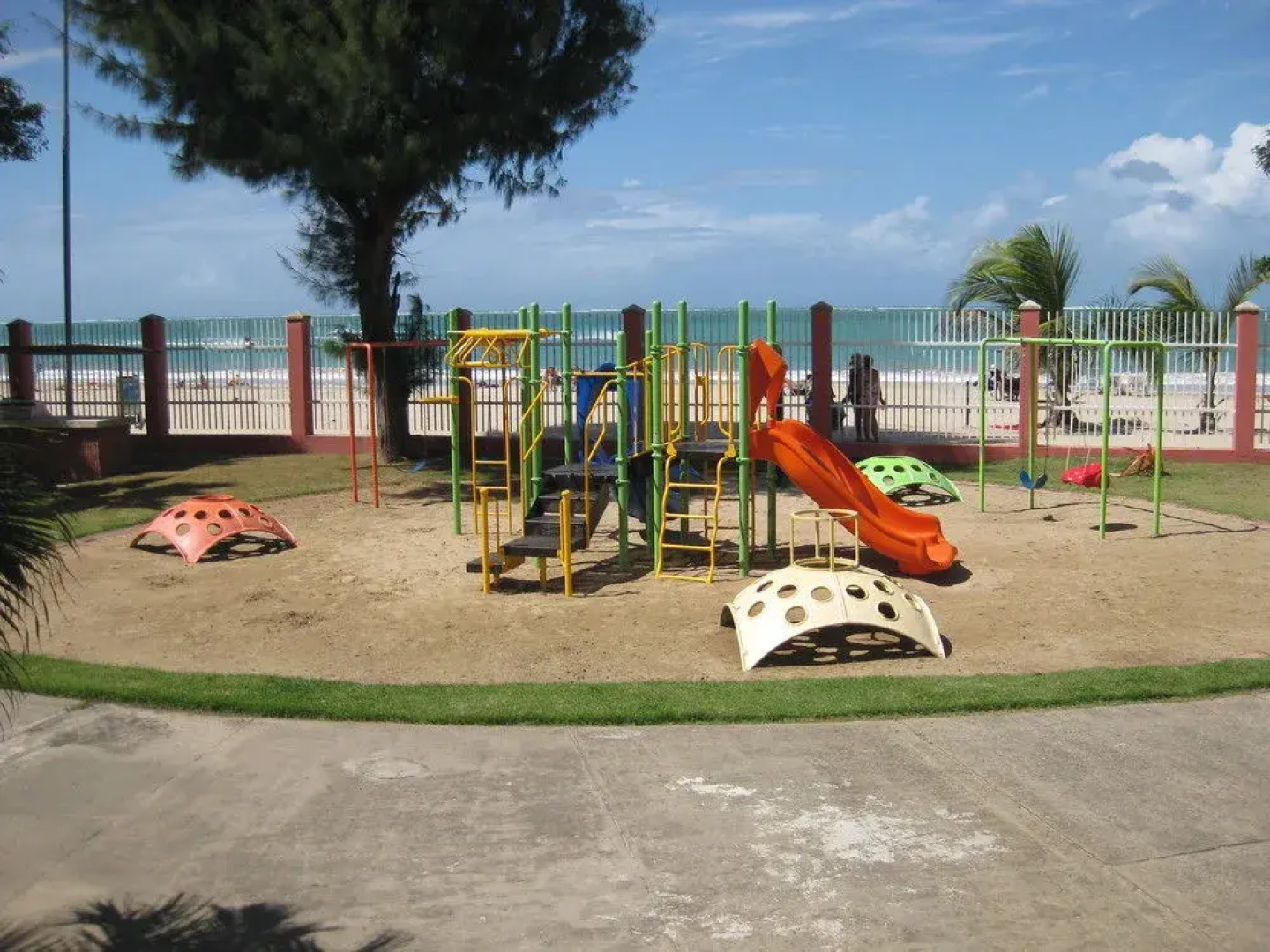 Green Island Apartments - Coral Beach