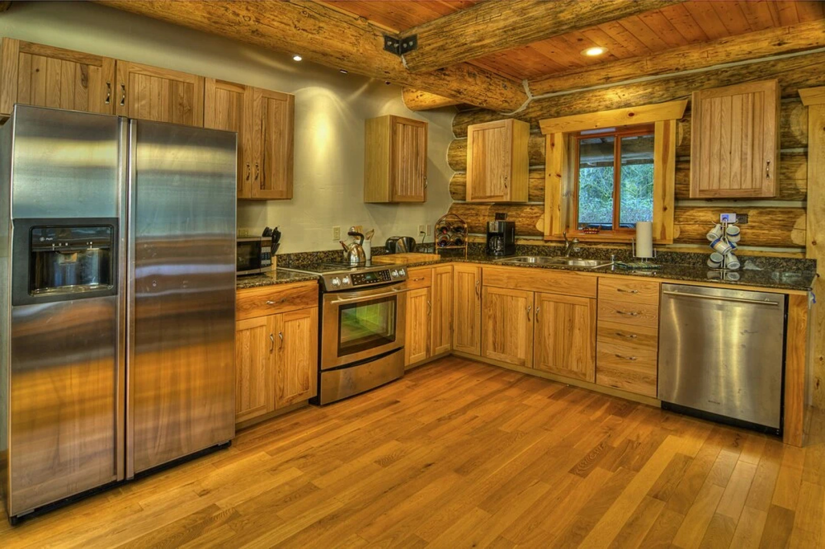 Tall Timbers Lodge - Two Bedroom Cabin with Hot Tub