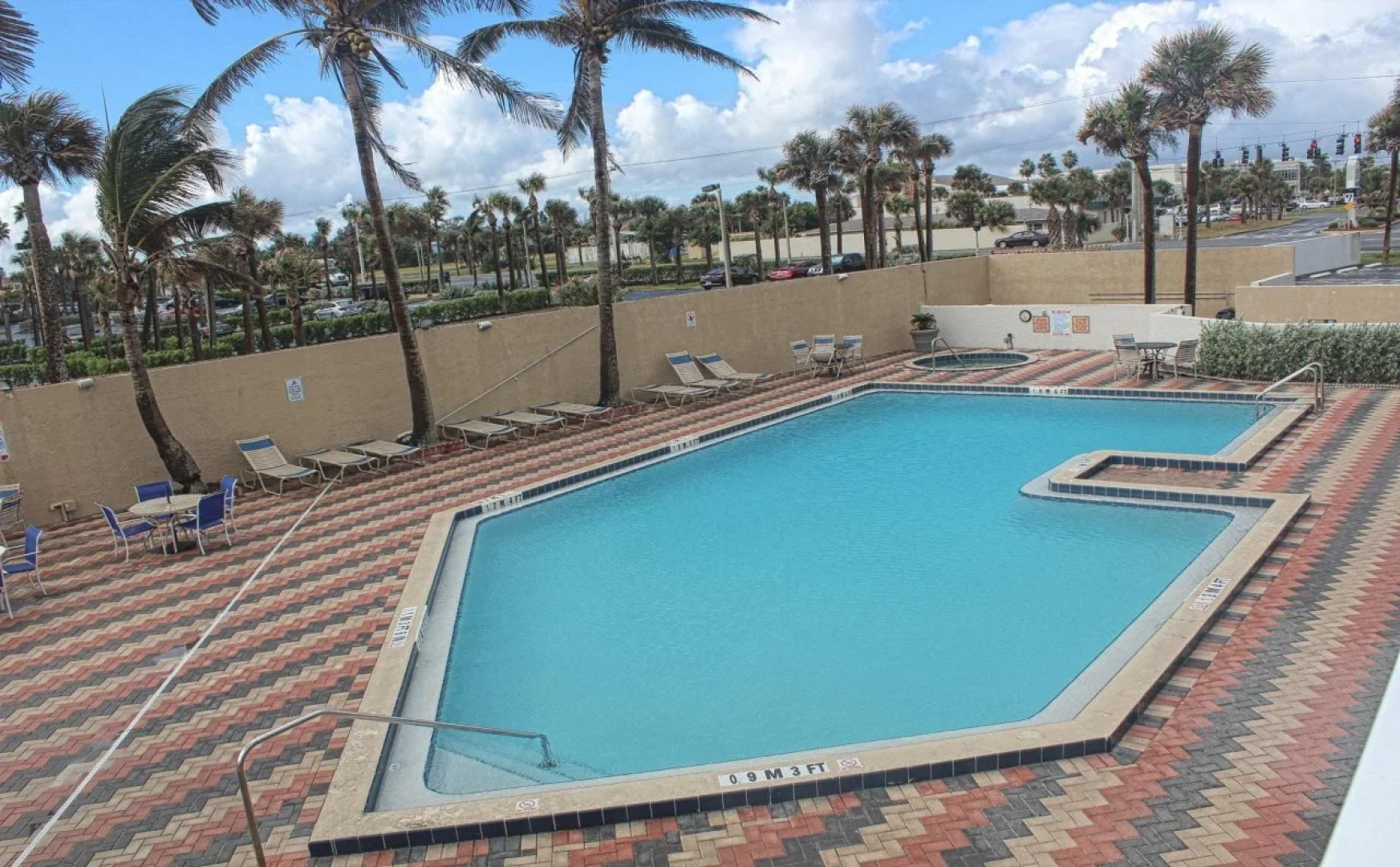 Radisson Suite Hotel Oceanfront