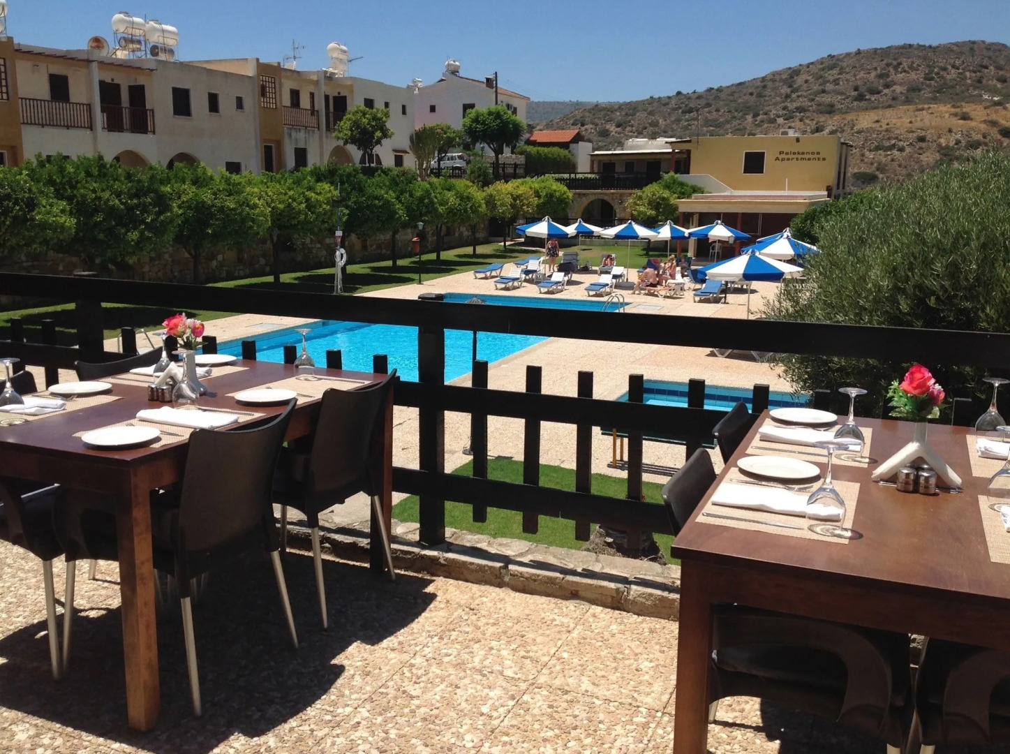 Pelekanos Apartments