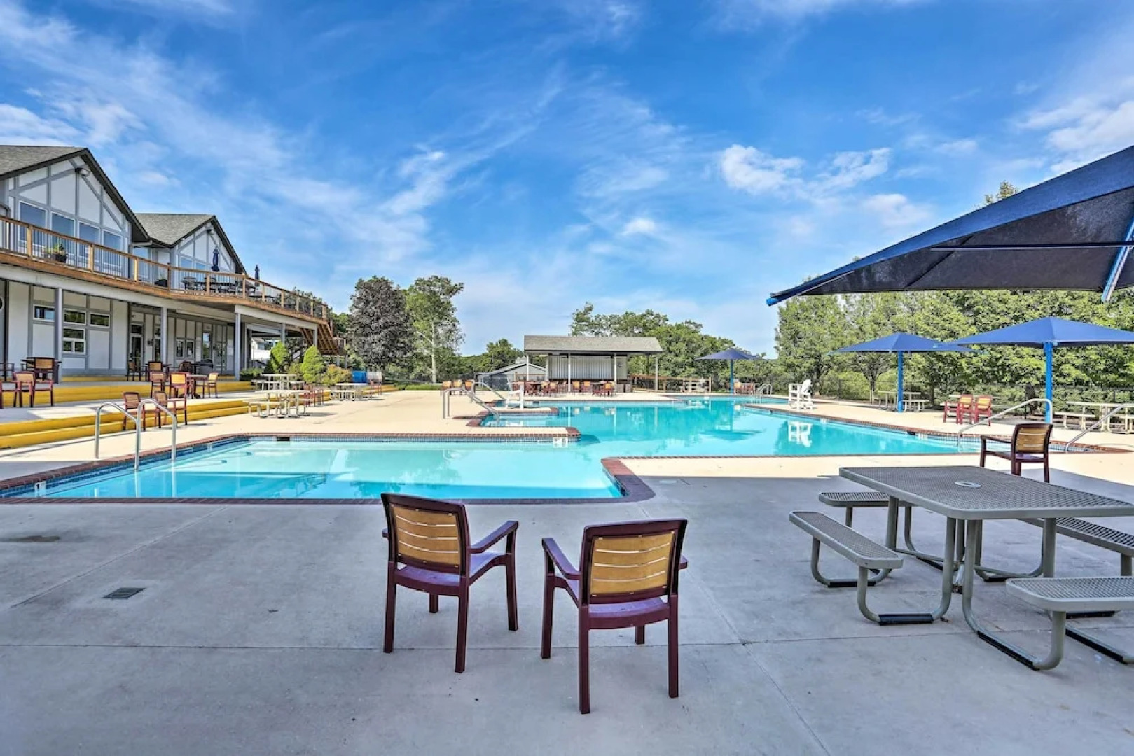 Pools, Hot Tub & More: Bushkill Mountain Getaway!