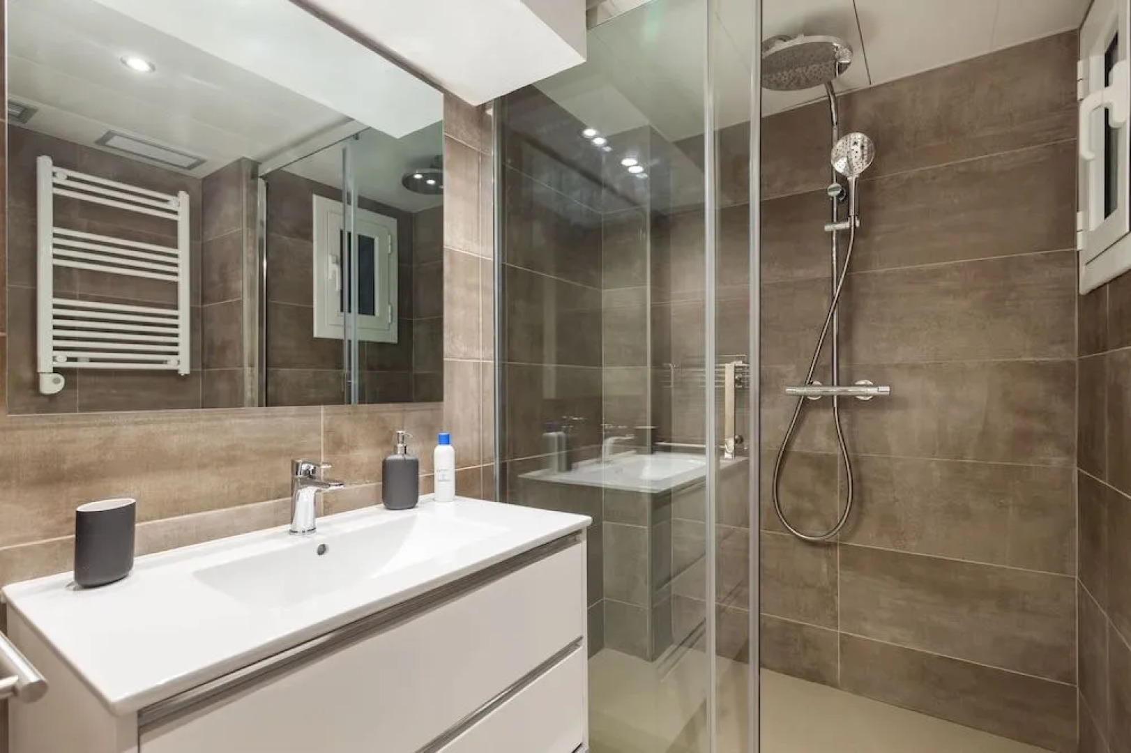 Pineda Be My Guest Castelldefels