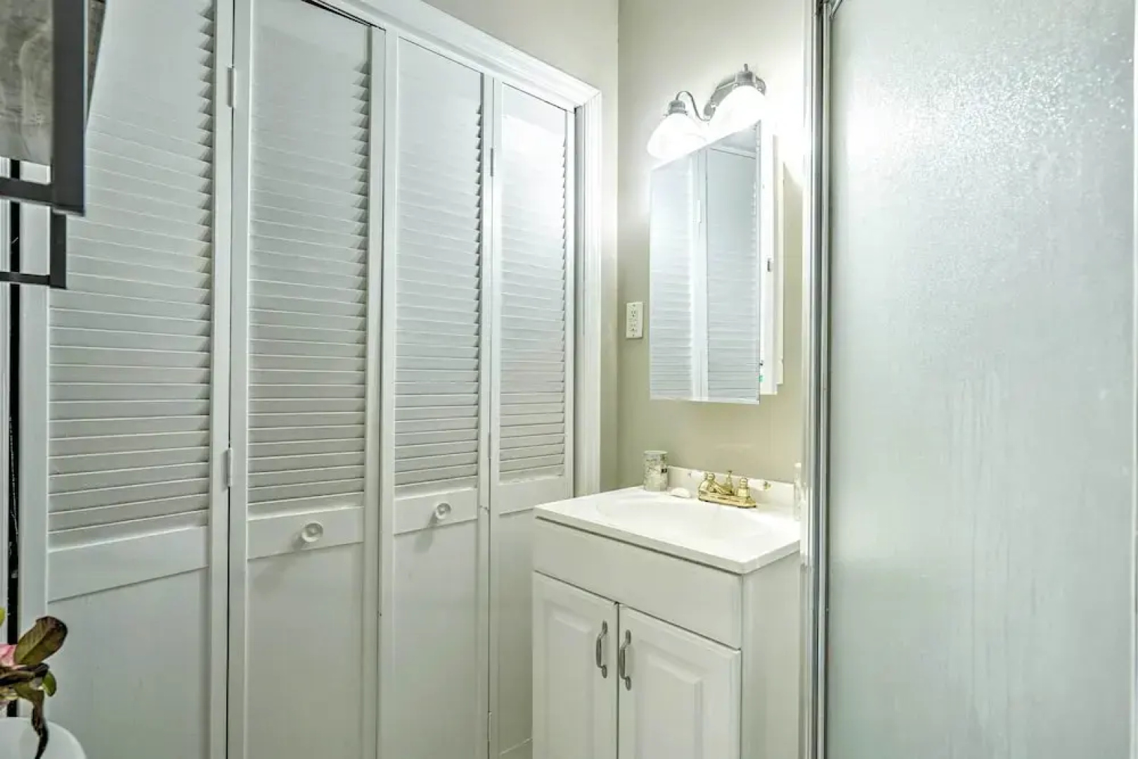 Family-friendly Keansburg Home: Walk to Beach!
