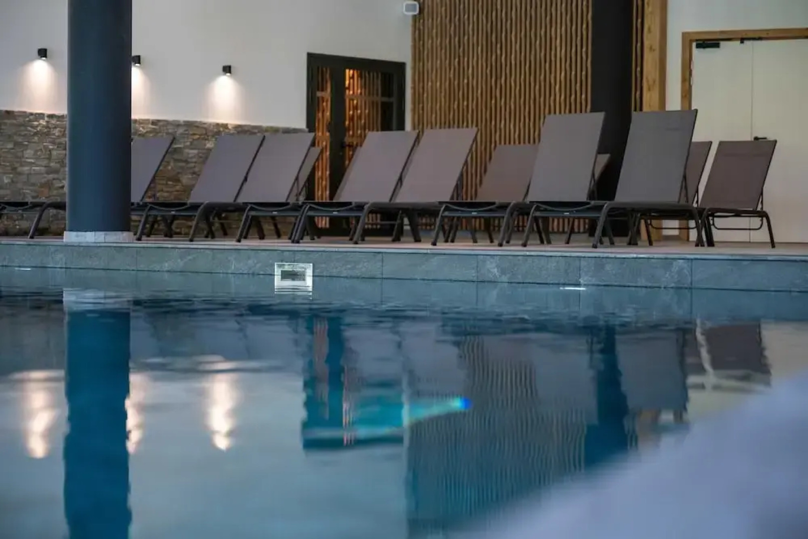 Charming Apt With View 2bd/6p -residence in Mega\"ve