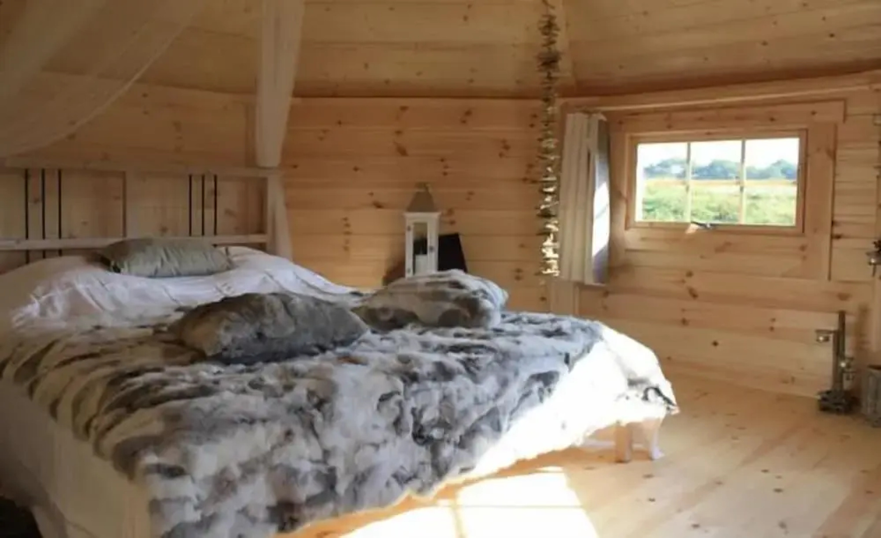 Comfortable Bungalow in Ploemel with Paid Sauna