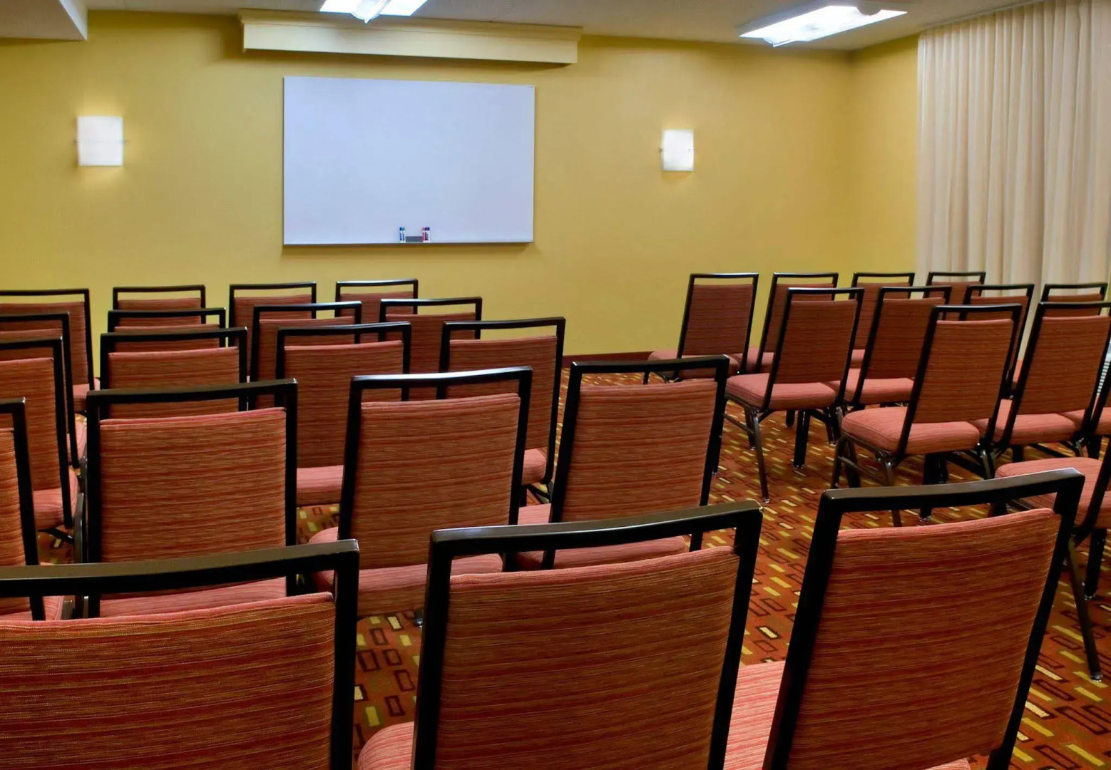 Courtyard by Marriott Lincroft Red Bank