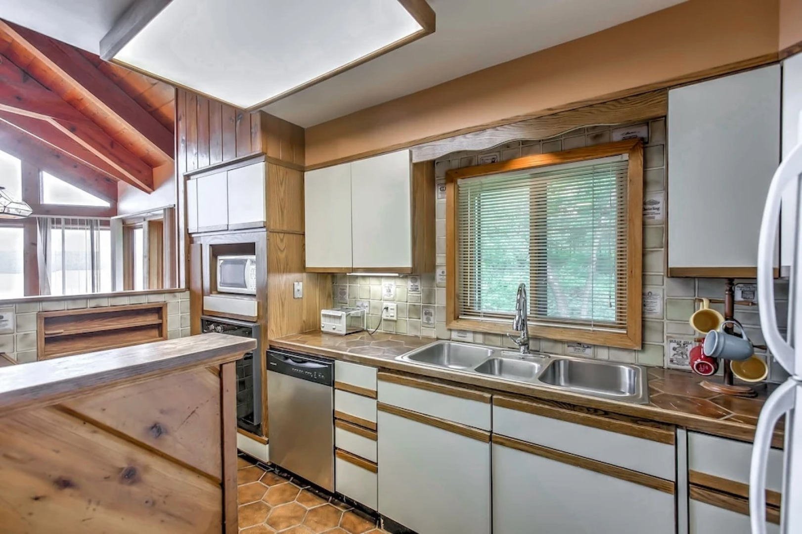 438midsu 4 Bedroom Home