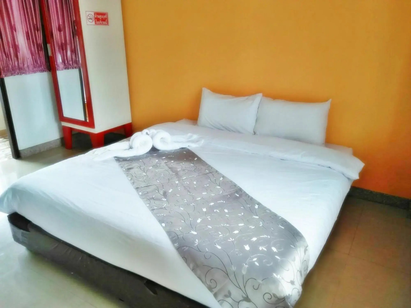 Vipat Bungkan Hotel