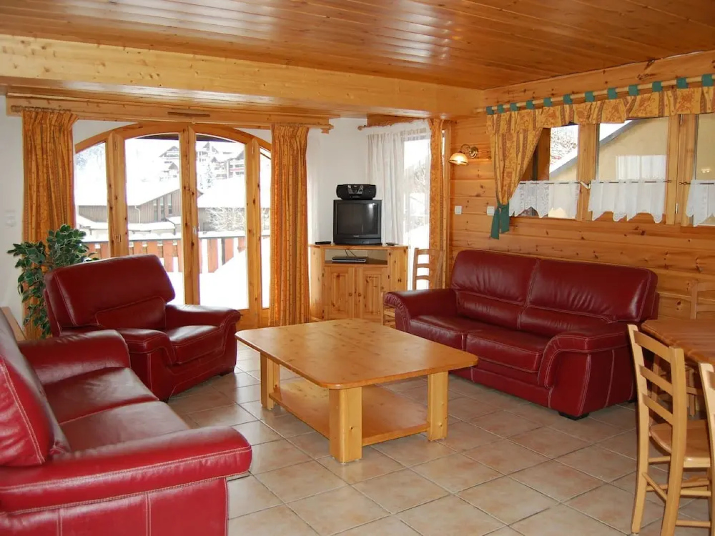 10-pers. Holiday Home With Sauna Near Center of Champagny