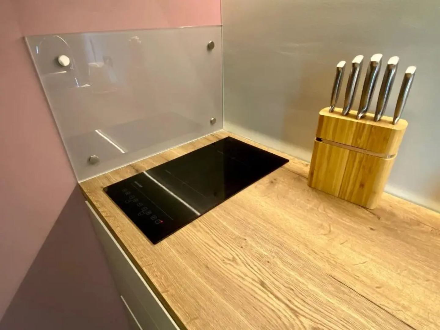 FinIQ Boutiq Studios + Apartment