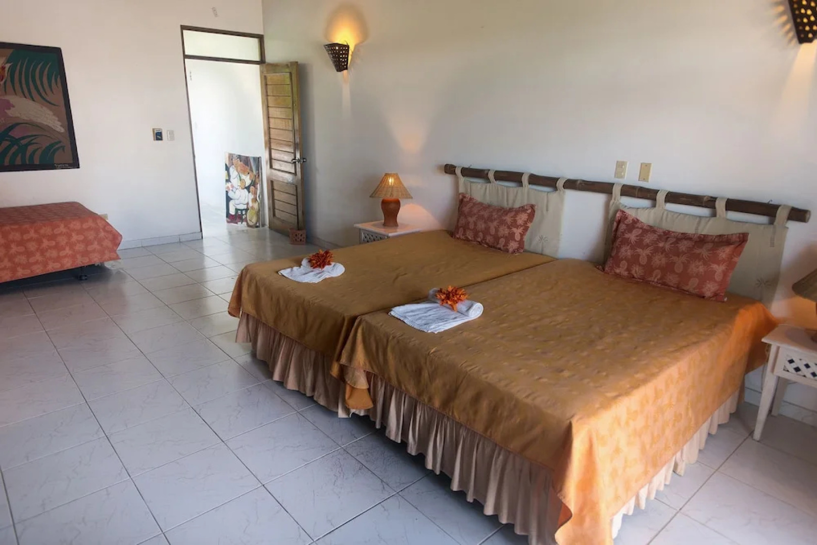 Отель Plaza Lusitania