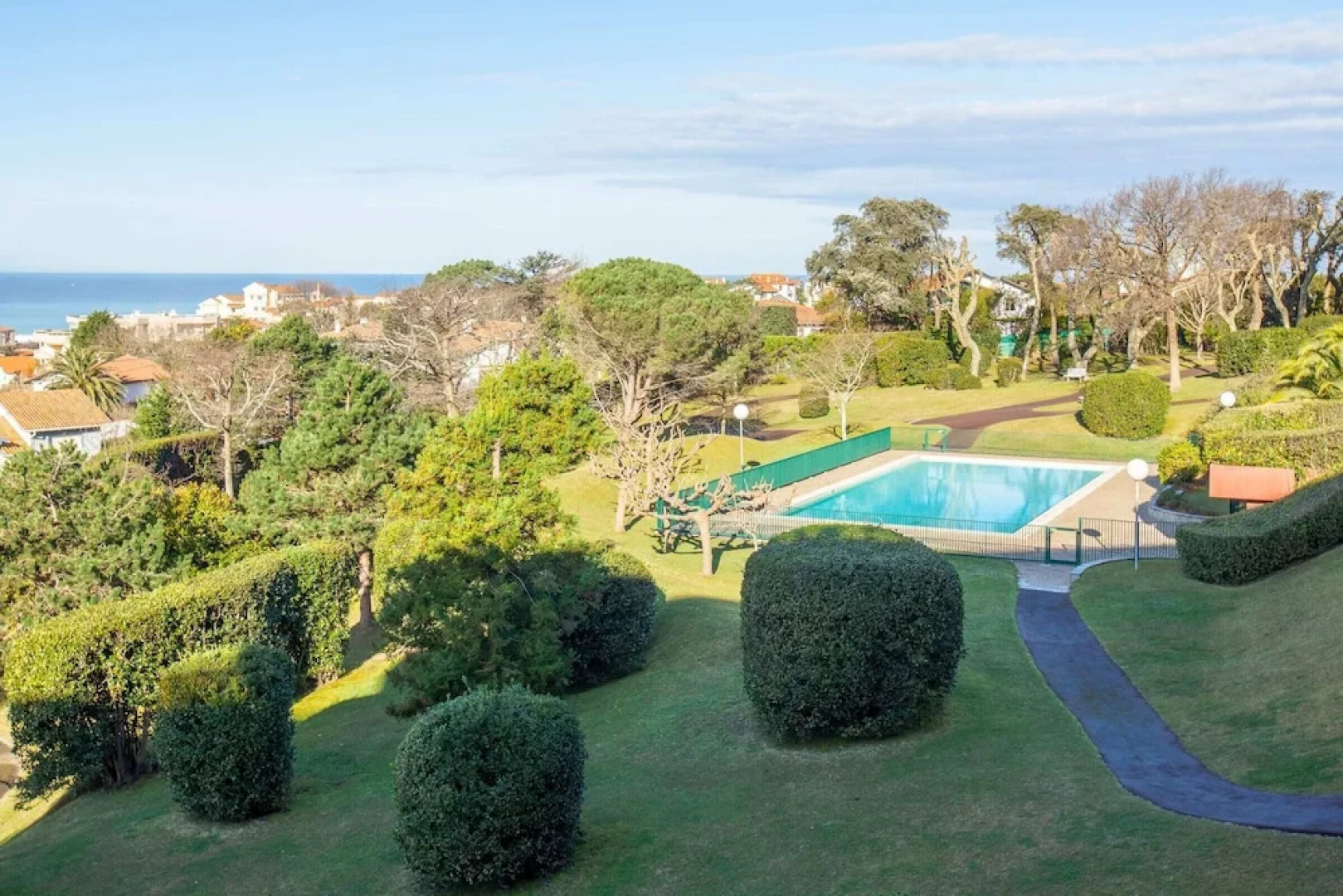 Large Apartment With Swimming Pool and sea View