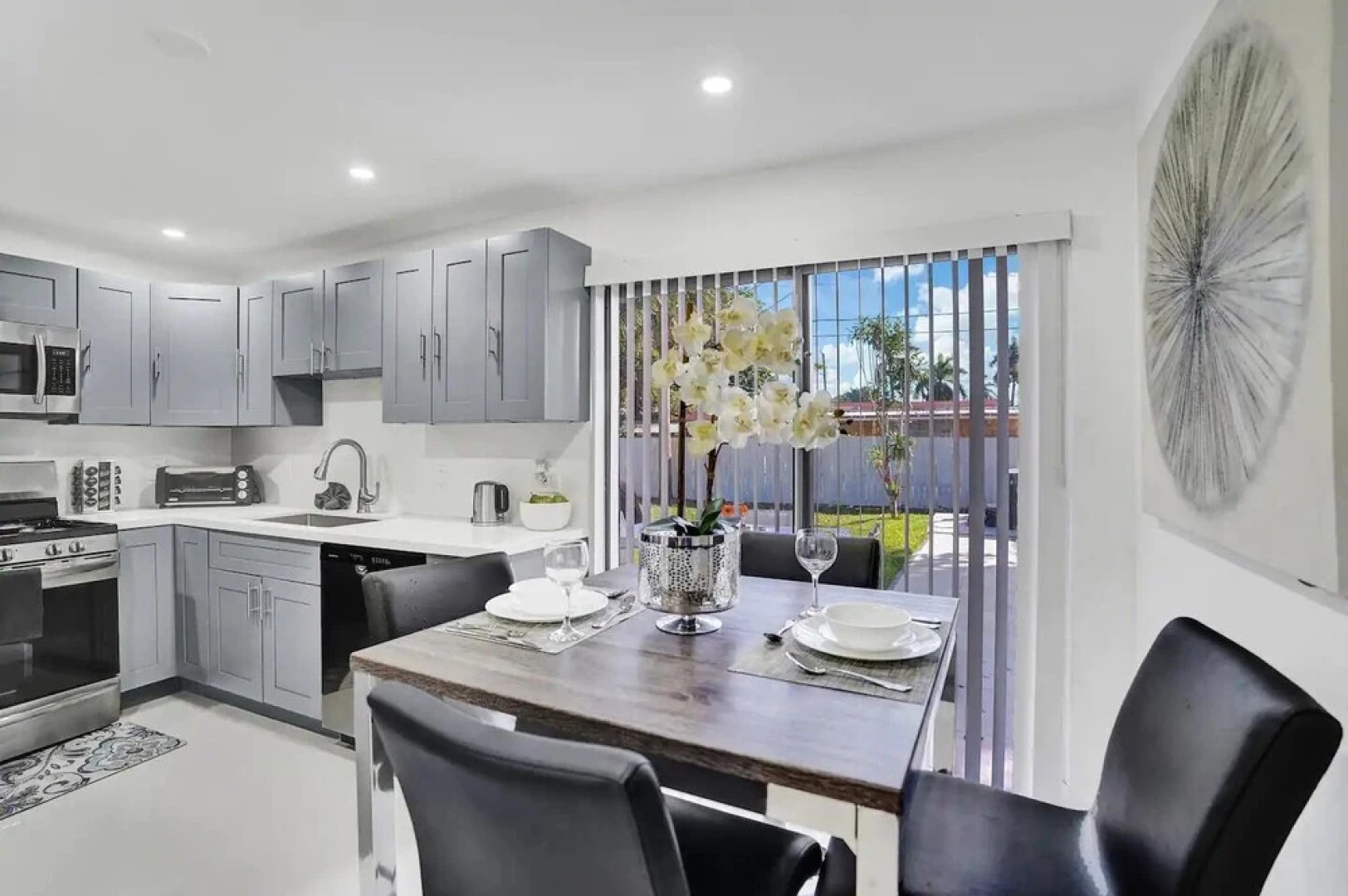 Newly Renovated 3BR Home with Hot tub