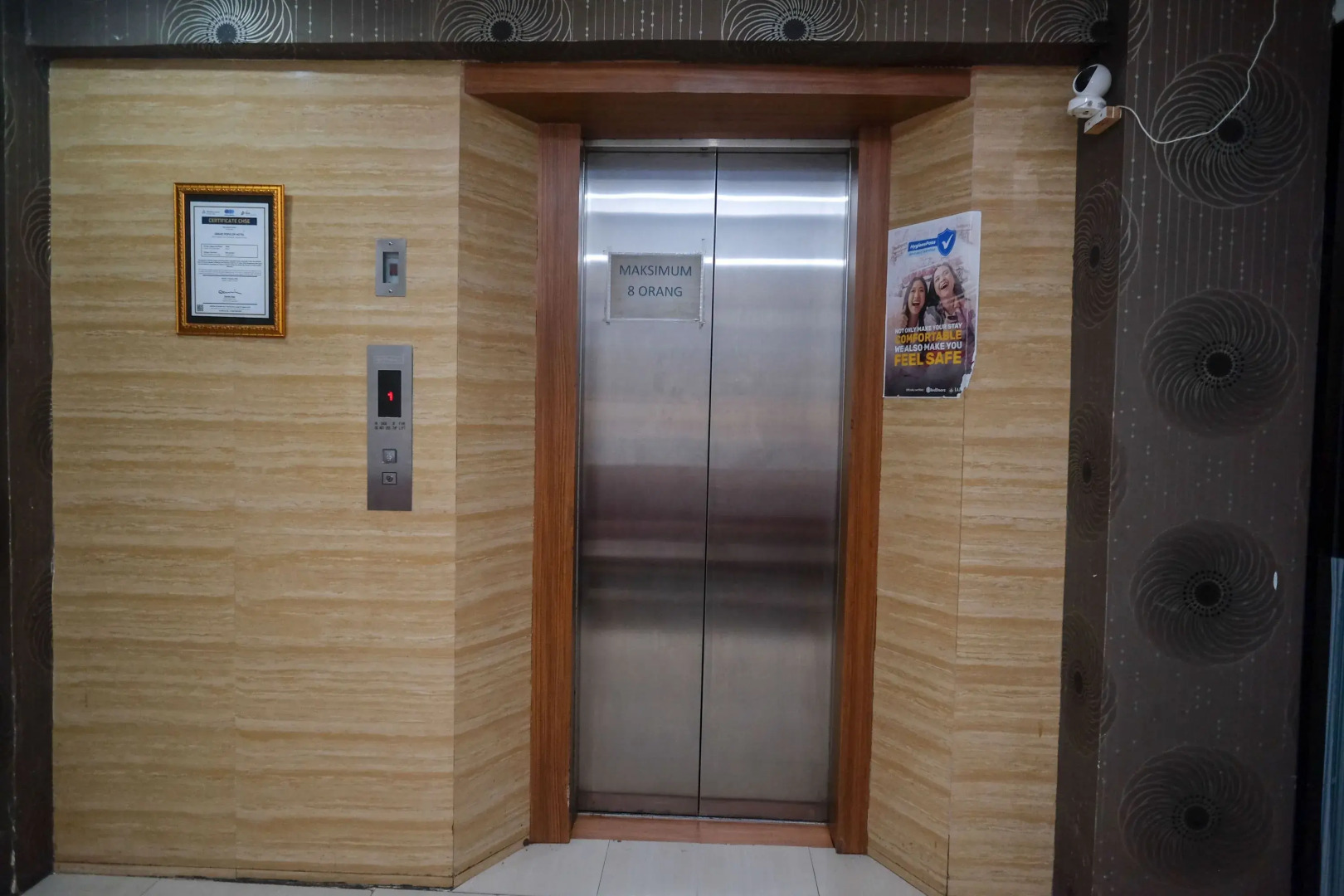 RedDoorz Plus @ Grand Populer Hotel