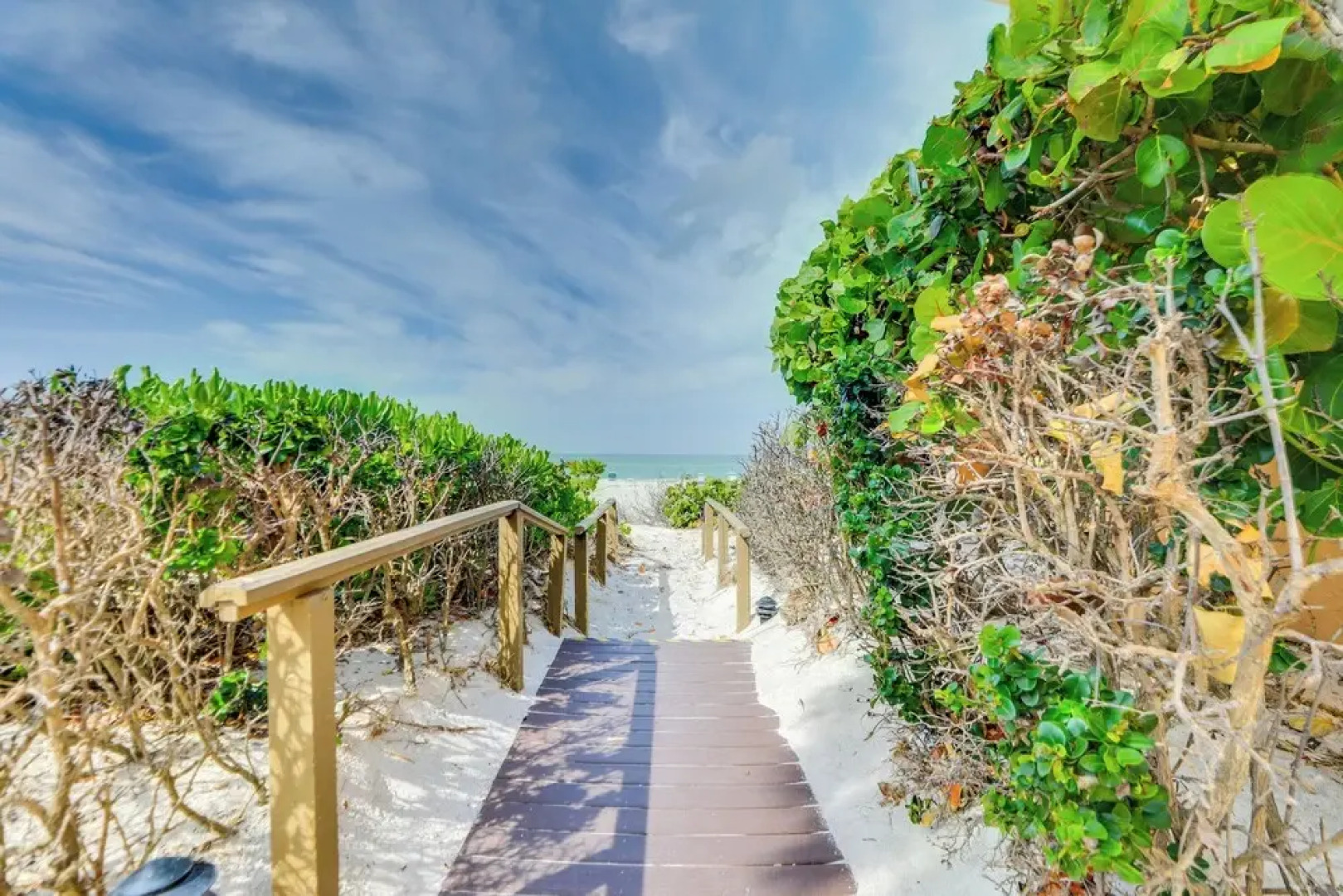 Sunlit Longboat Key Escape w/ Private Resort Beach