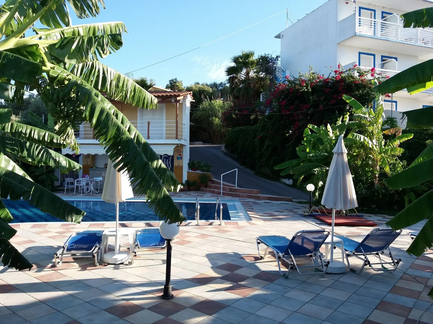 Yanna Studios & Apartments