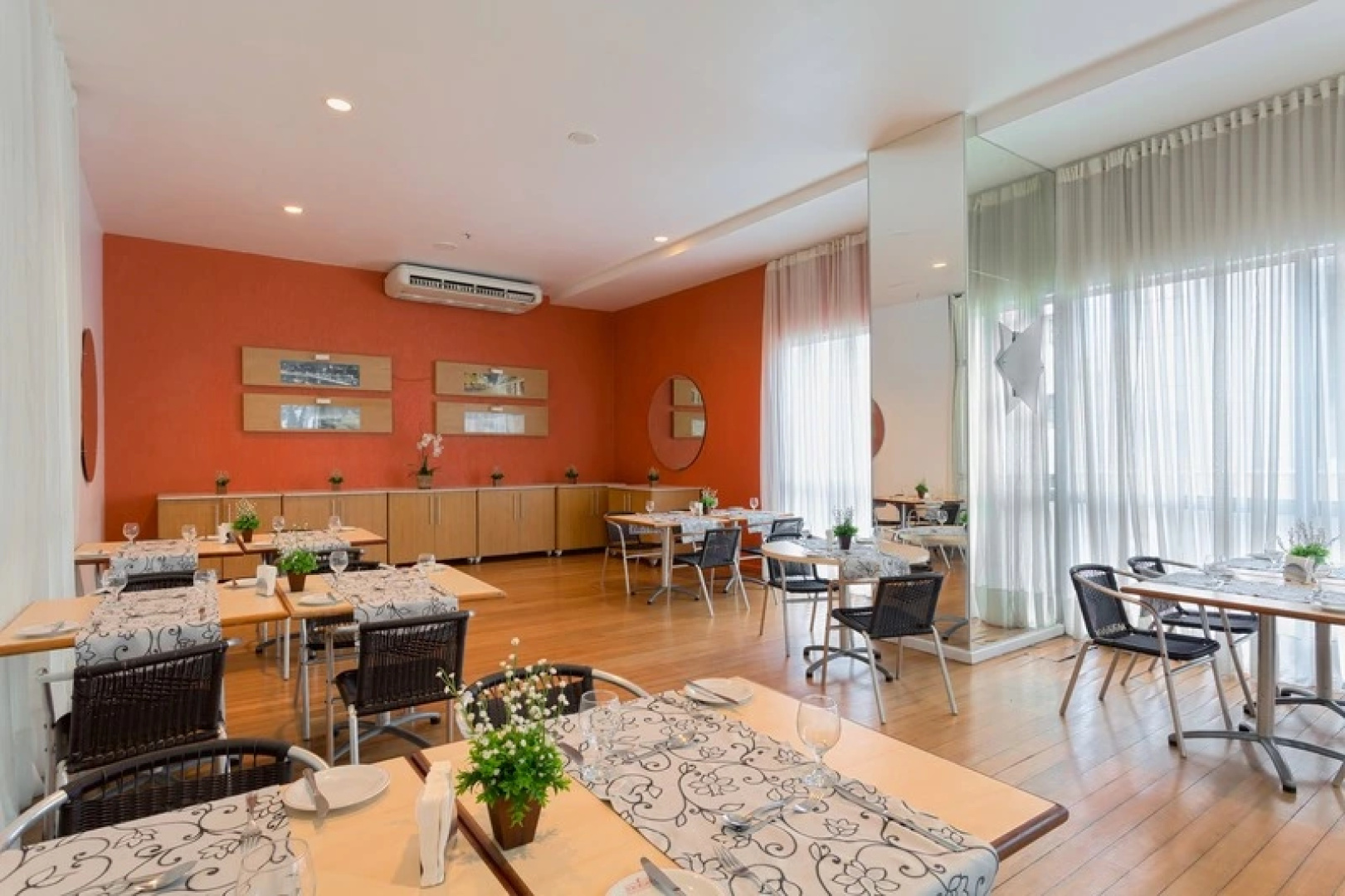 Solare Suites American
