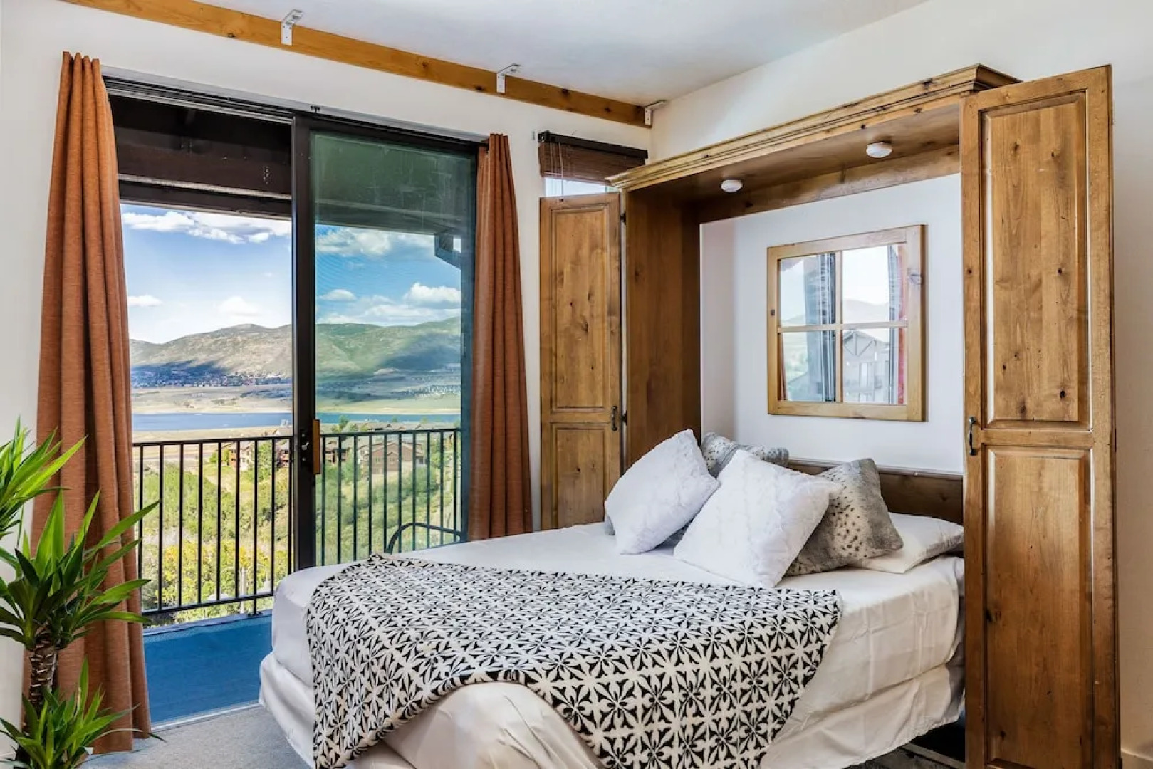 Lake View Ski Chalet