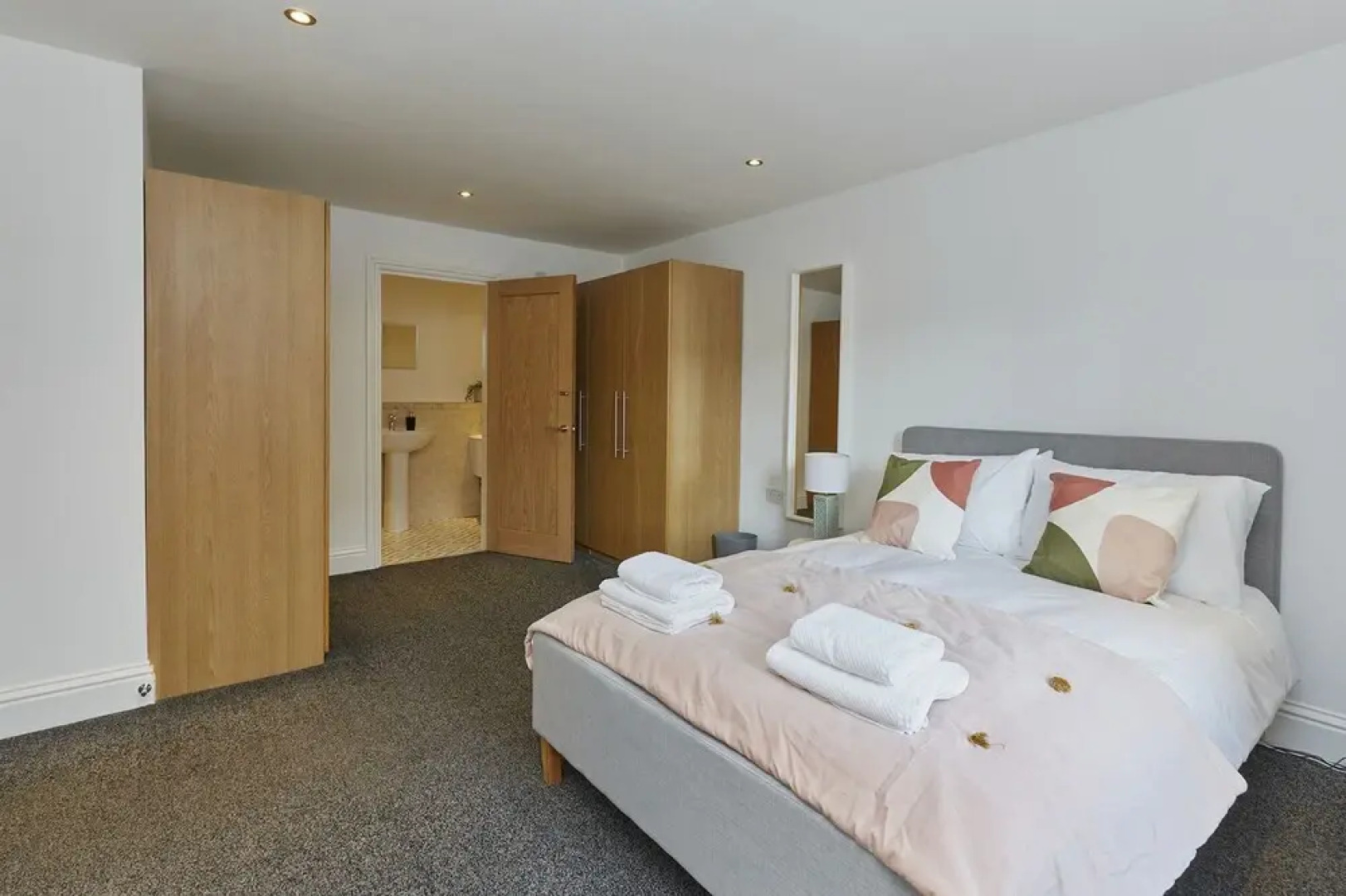 Lister's Nest Halifax Stunning Sleeps 12