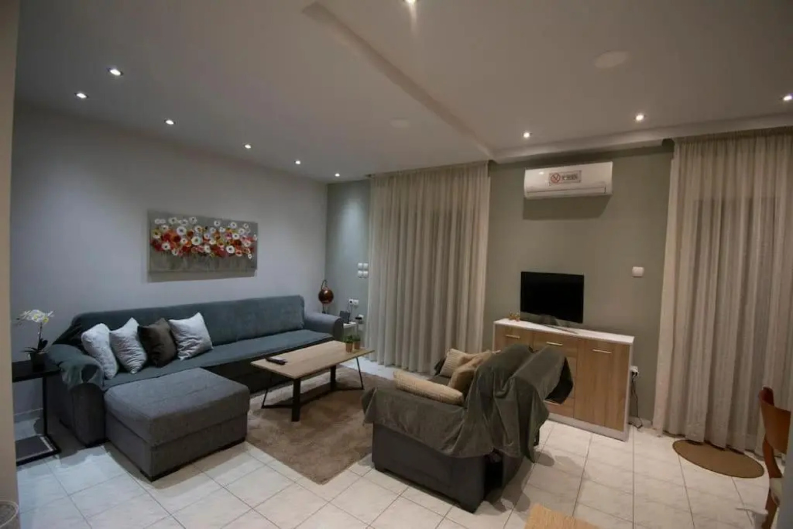 Anadora 1. City center modern stylish appartment.