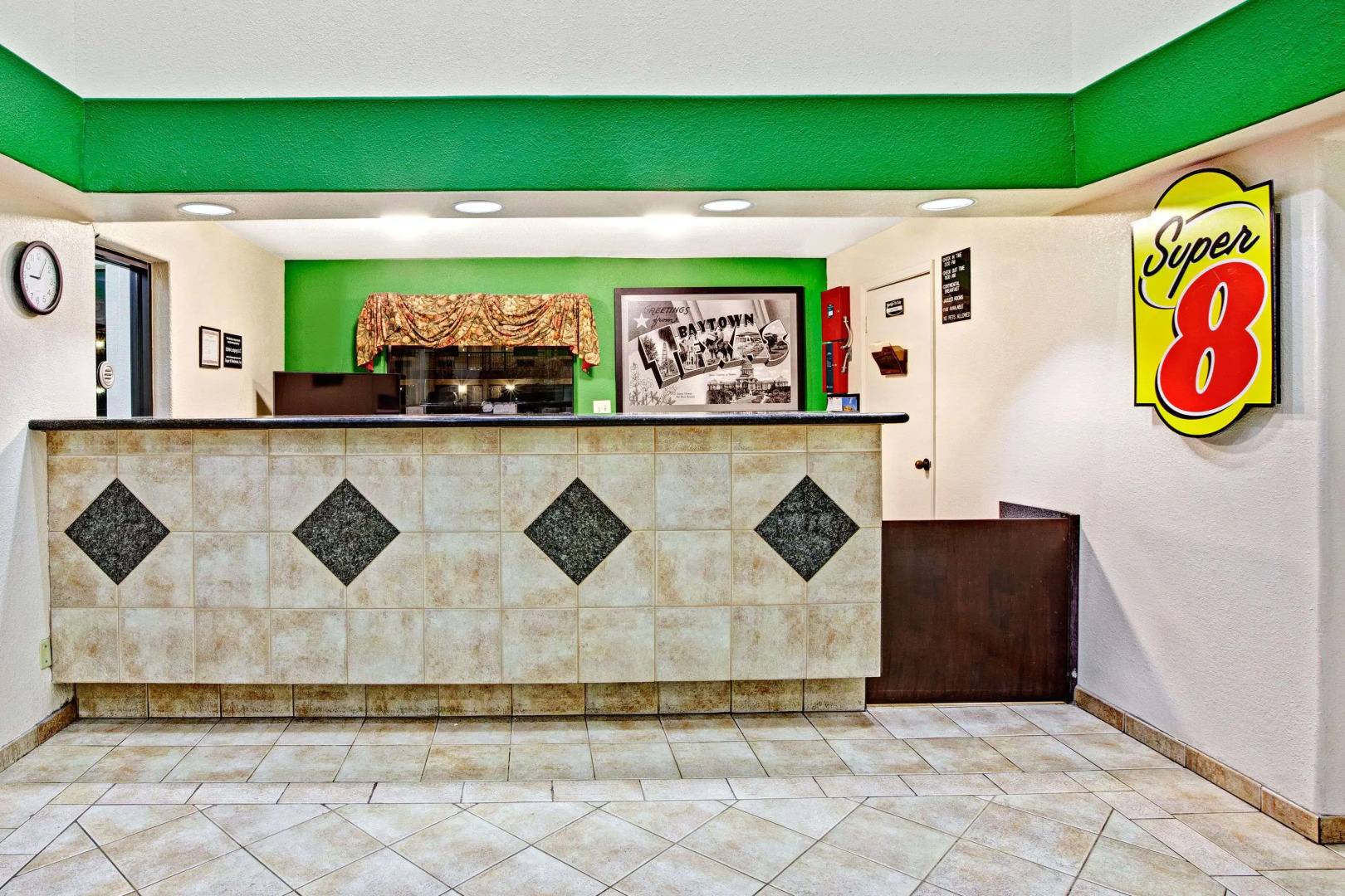 Super 8 by Wyndham Baytown / I-10