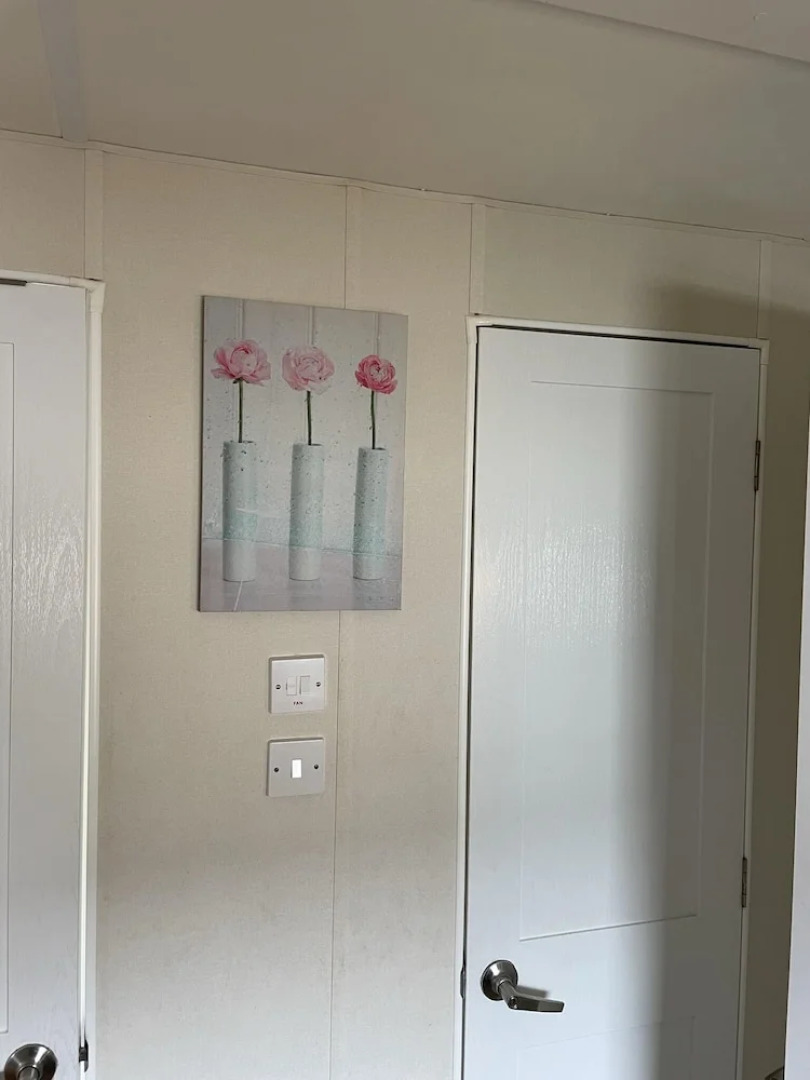 Caravan - Sleeps 10 - Pet Friendly - Parking