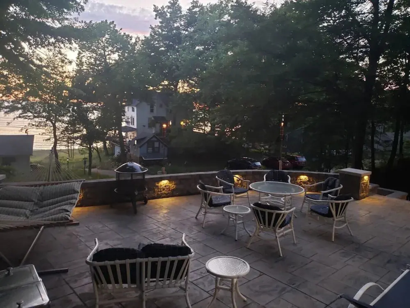 Beach View Cottage - On the Lake