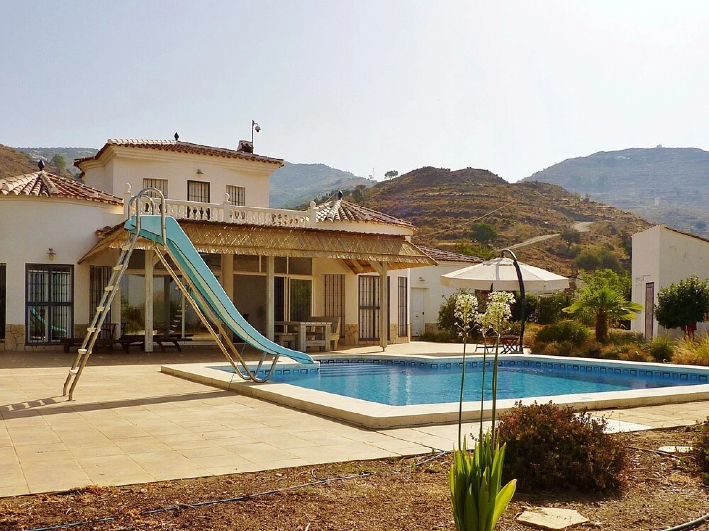 Delightful Villa in Algarrobo with Beach Nearby