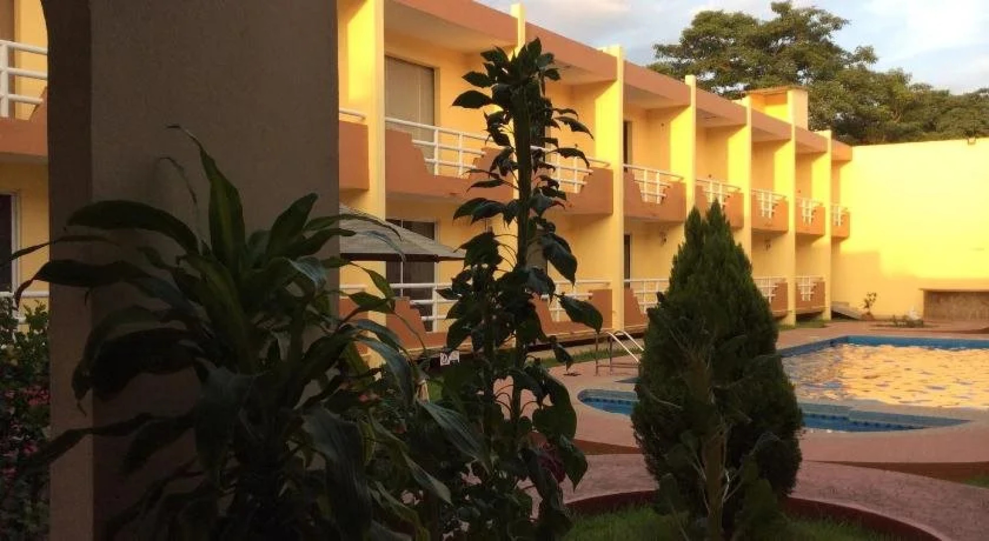 Hotel La Media Luna Inn