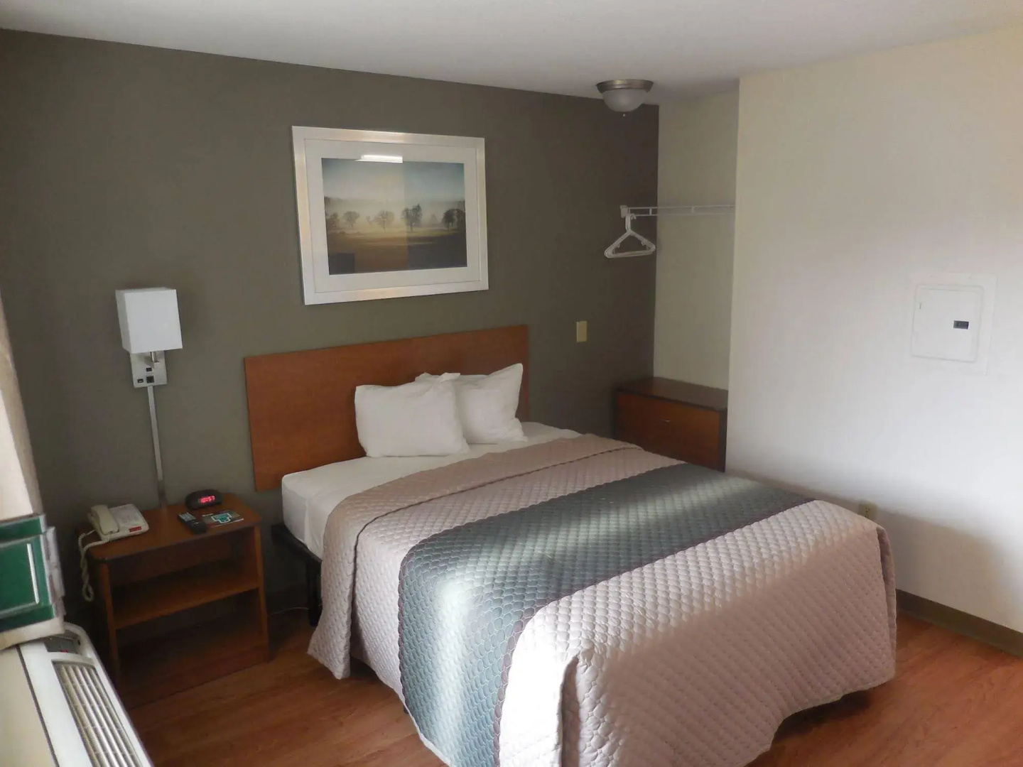 HomeTowne Studios by Red Roof Spokane - Valley