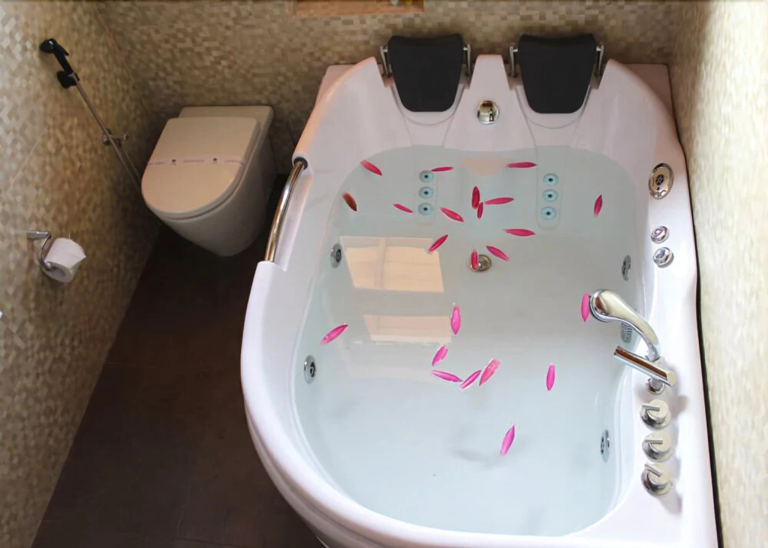 Camellia Holiday Homes