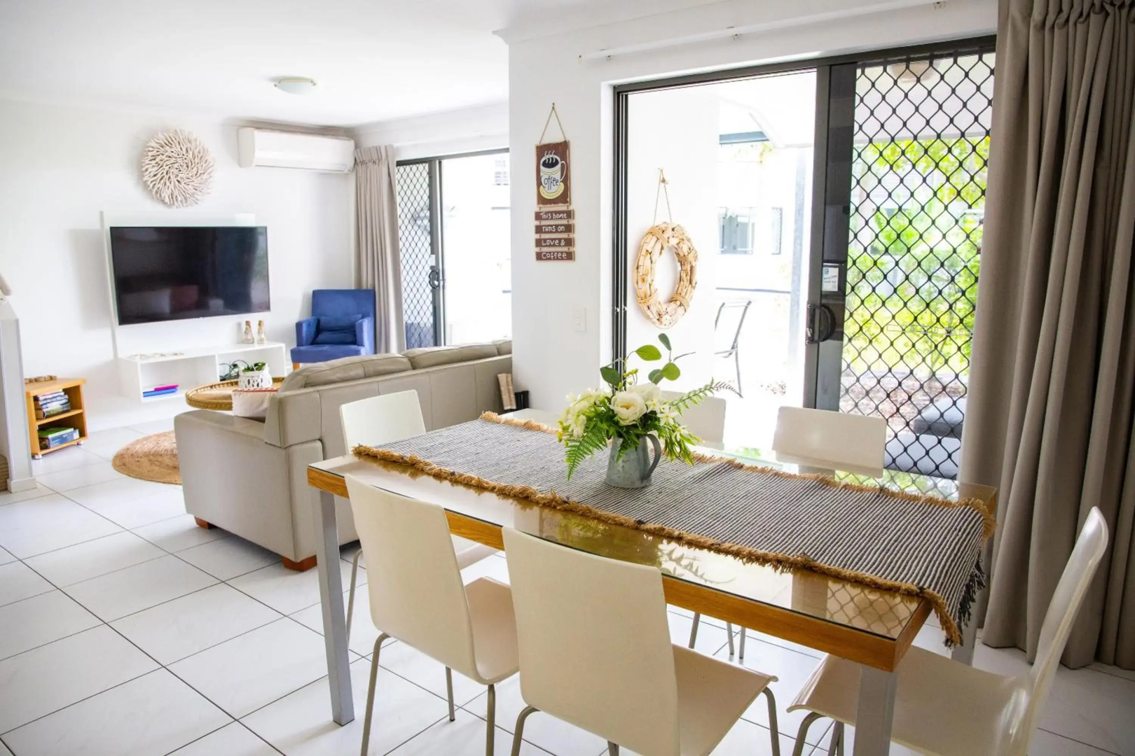 Tropical Getaway in 2 Bedroom Unit in 4 star Resort