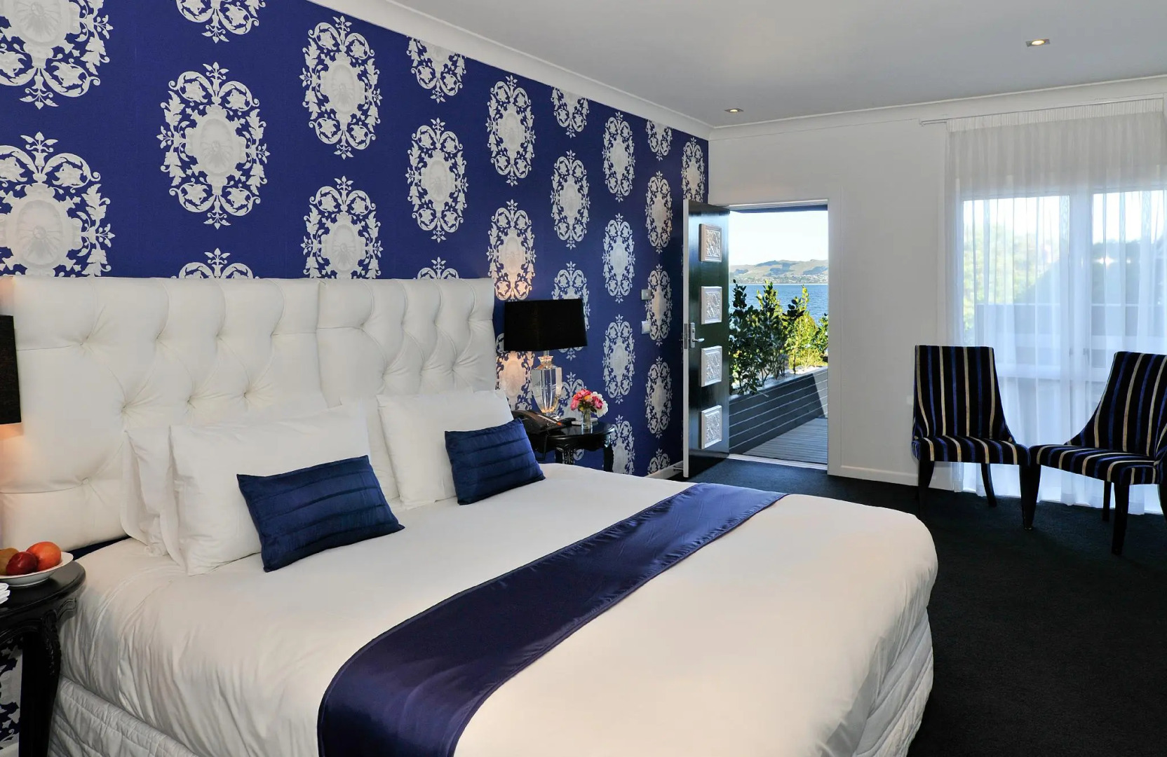 Black Swan Lakeside Boutique Hotel