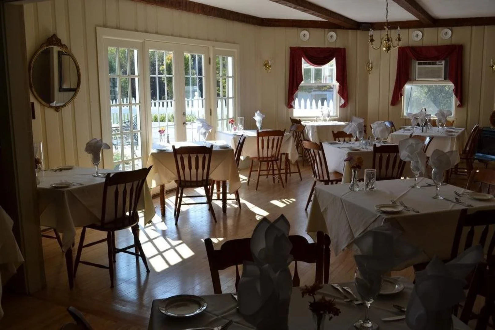 Lovett's Inn and Restaurant