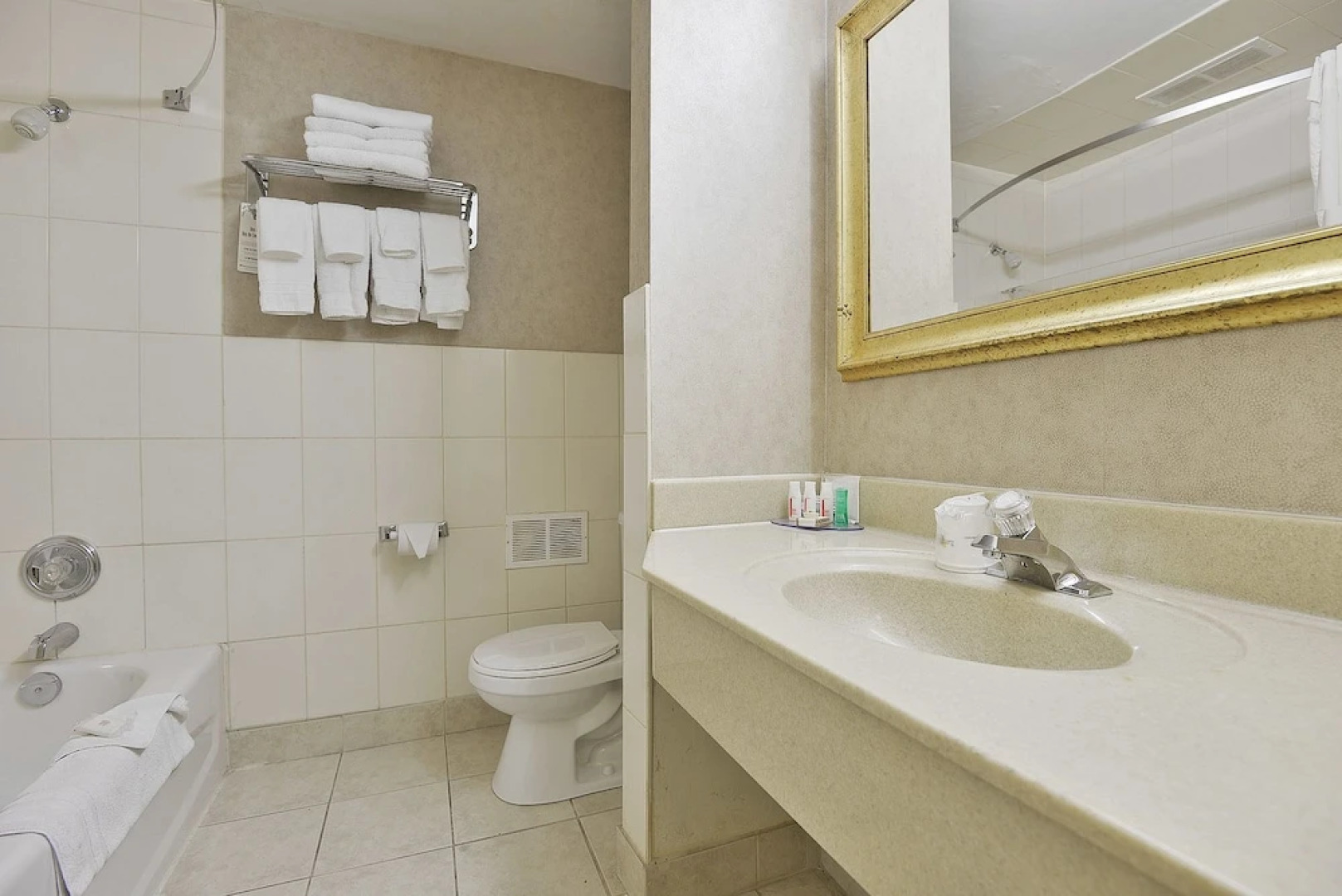 Howard Johnson express Inn & Suites Brampton