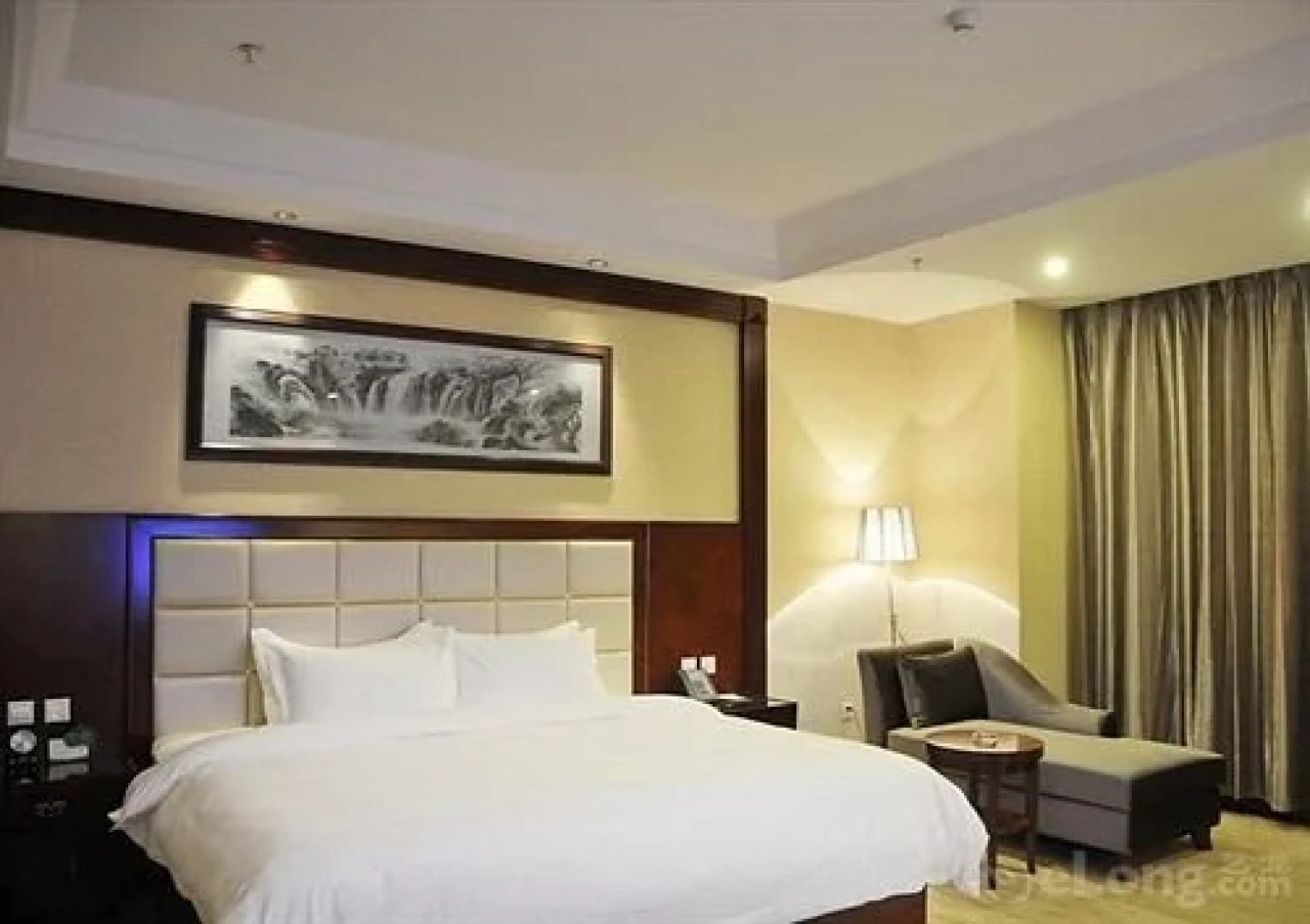 Long Fei Sheng Shi International Hotel