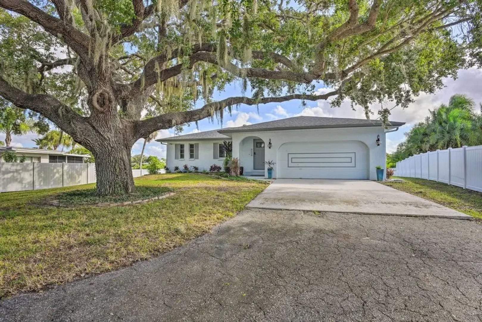 Waterfront Nokomis Escape w/ Dock, Kayaks & Bikes!