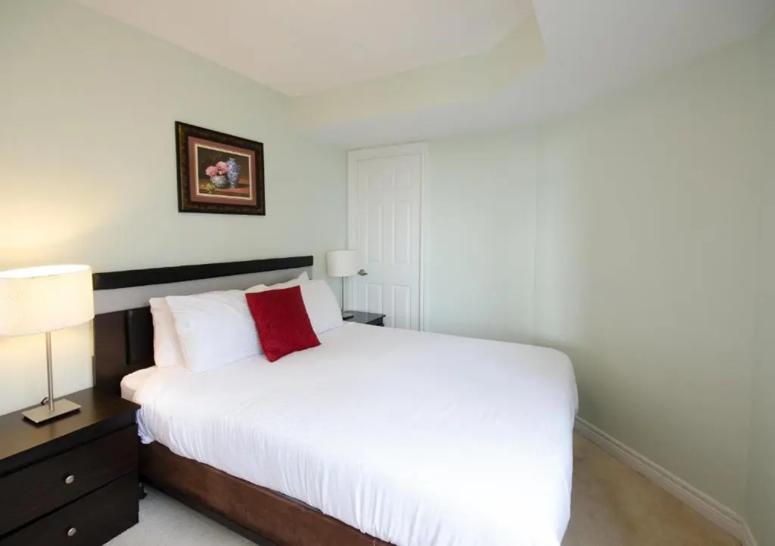 Royal Stays Furnished Apartments - Square One