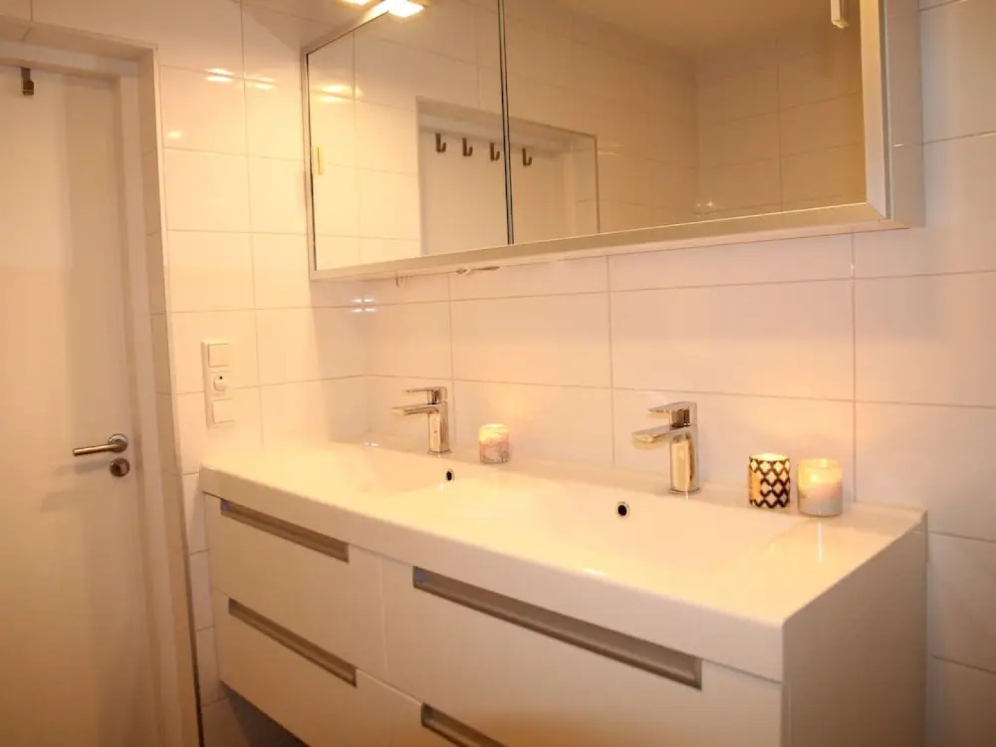 Splendid Holiday Home With Jetty, Waterfront Terrace, Garden