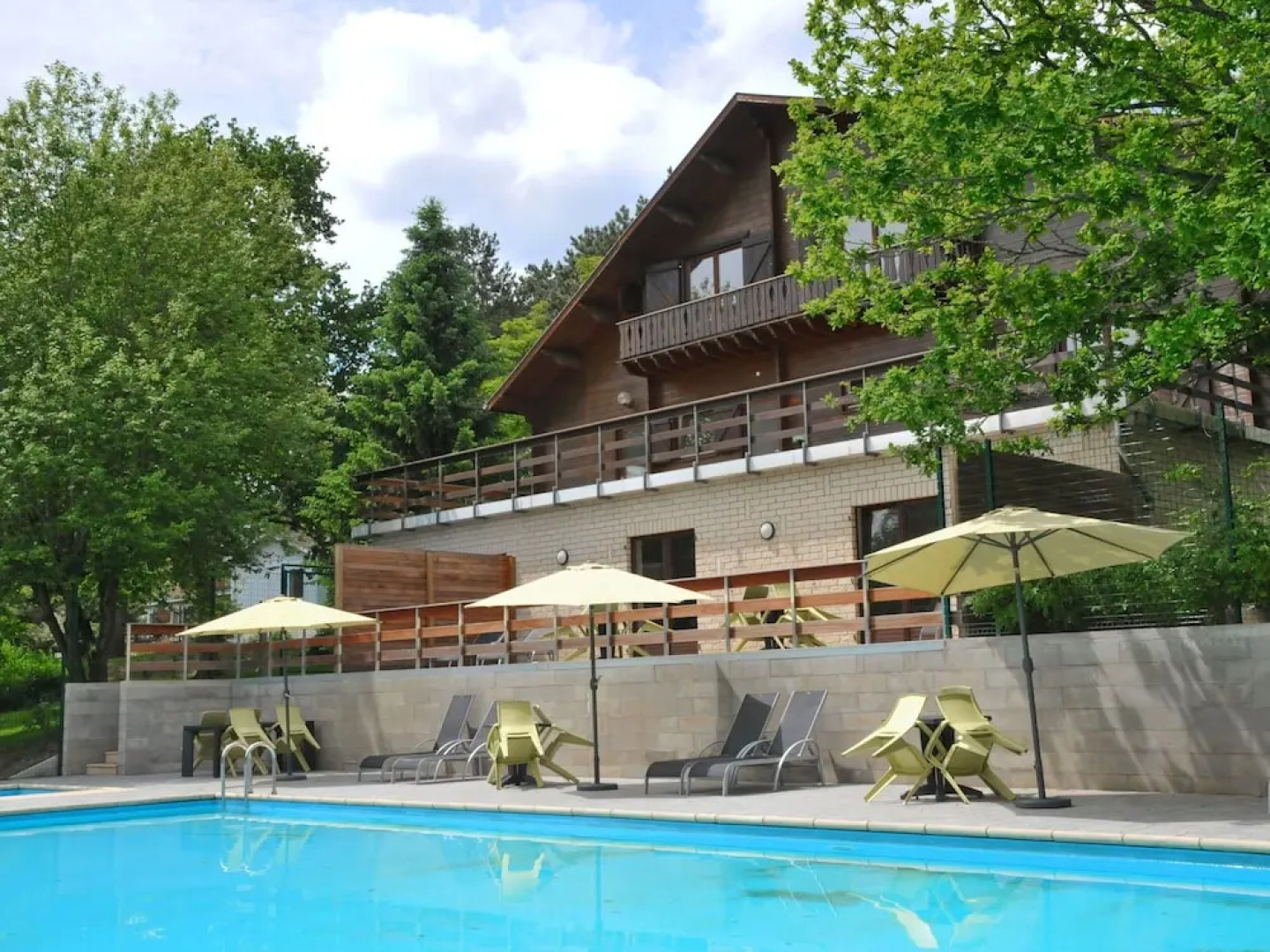 Modern Luxury Chalet With a Fireplace and Private spa