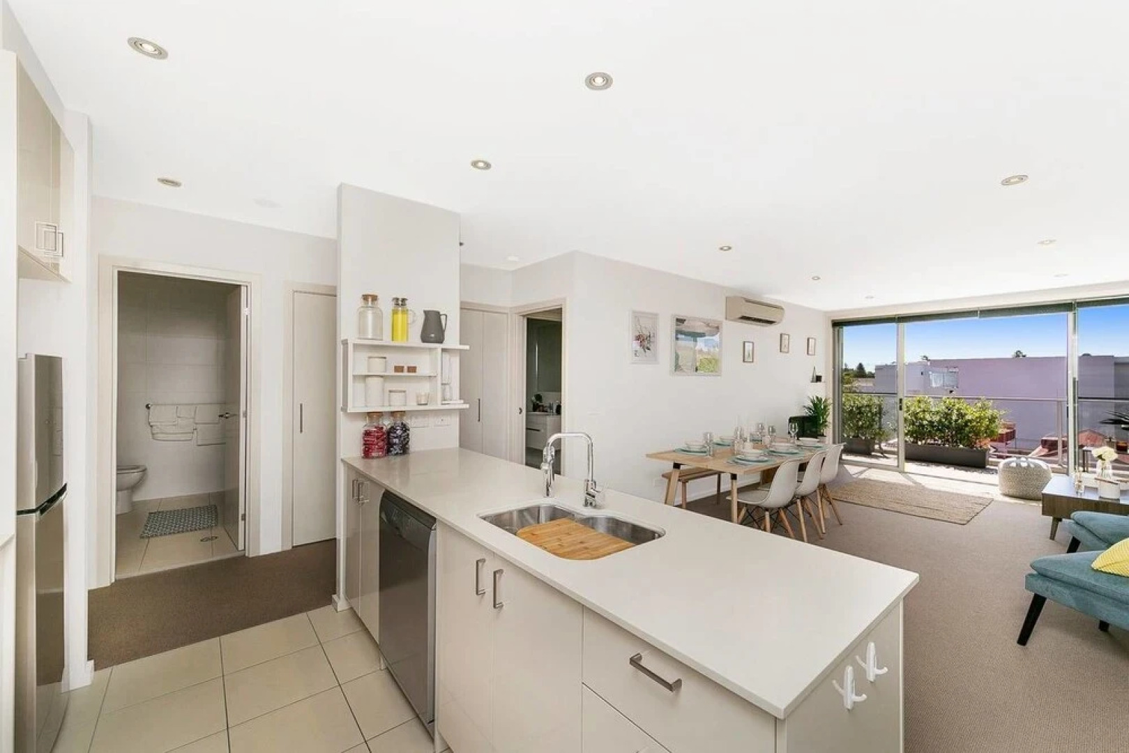 City Central Designer Apartment with Parking