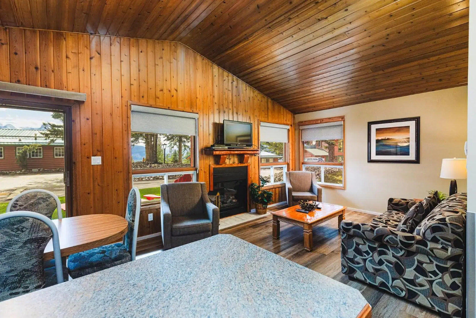 Overlander Mountain Lodge