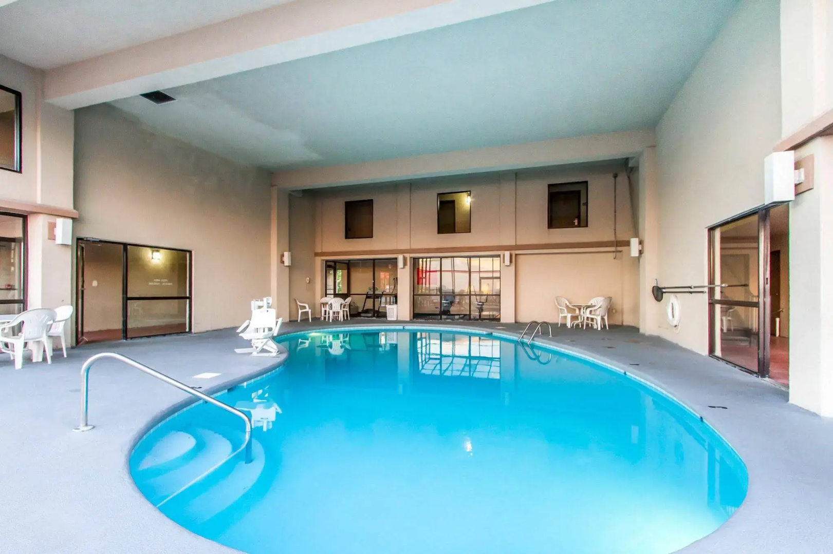 Econo Lodge & Suites Clarksville near Governors Square Mall