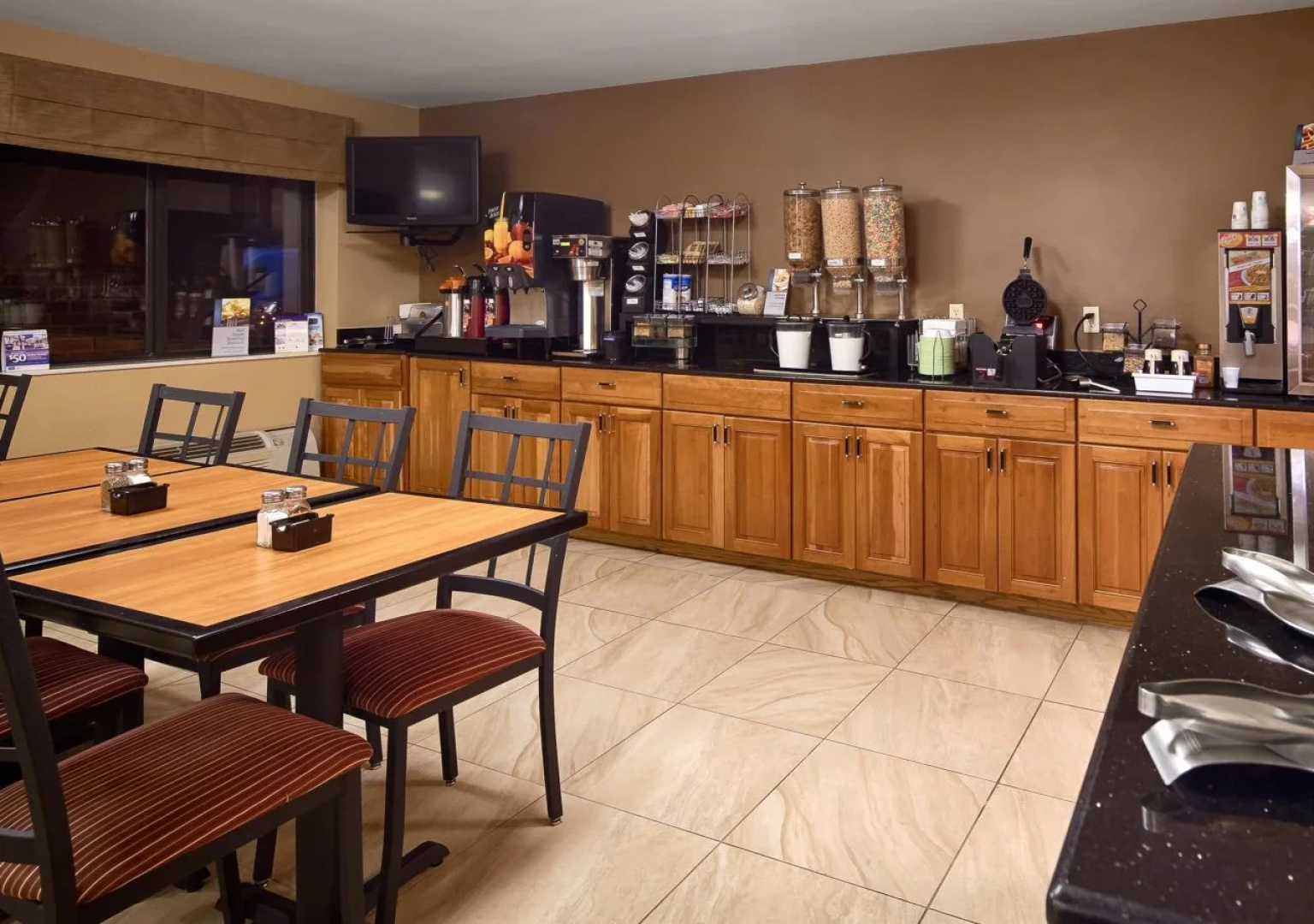 MHO Inn & Suites