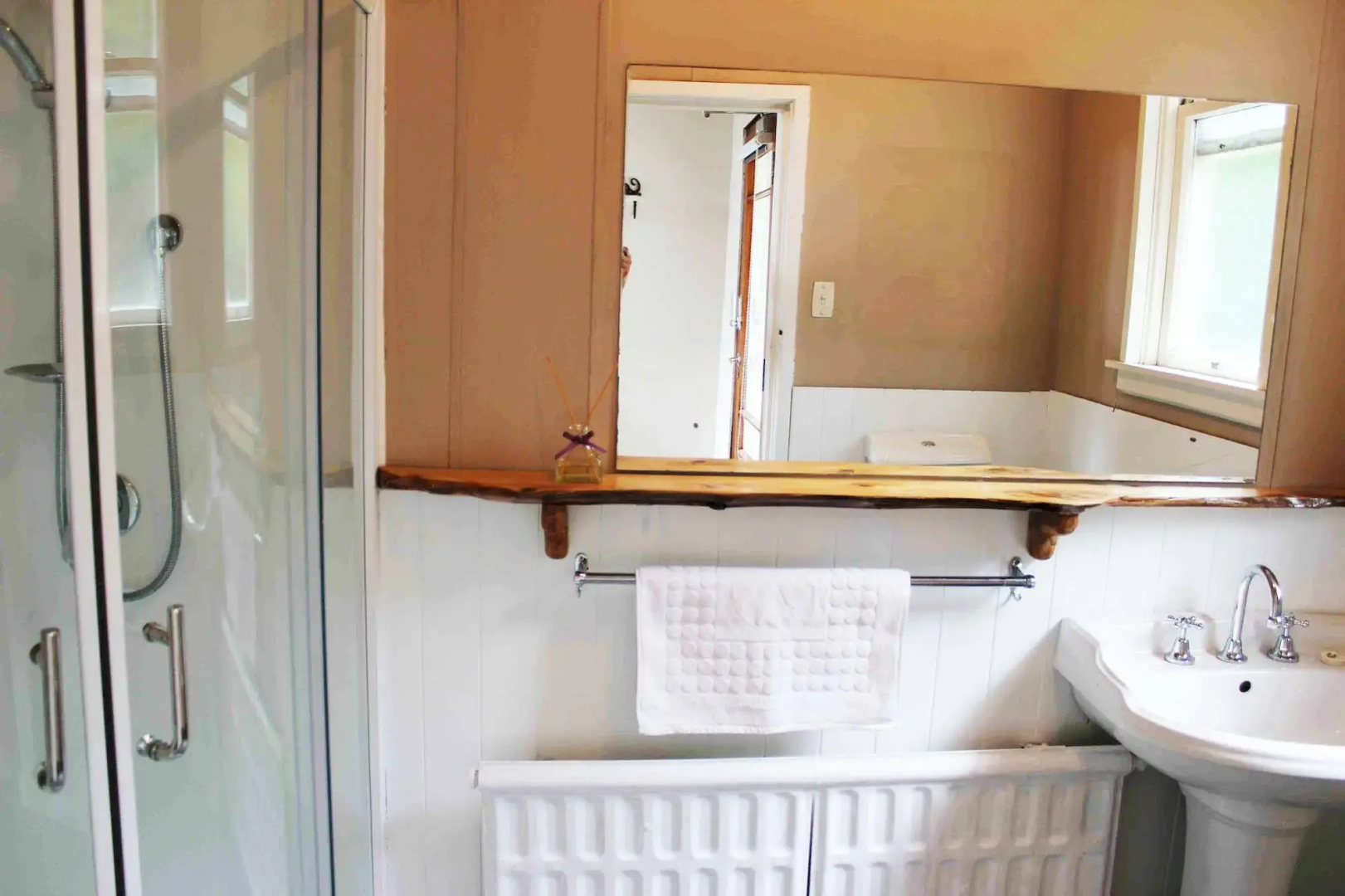 Snowy Waters Lodge & Tours