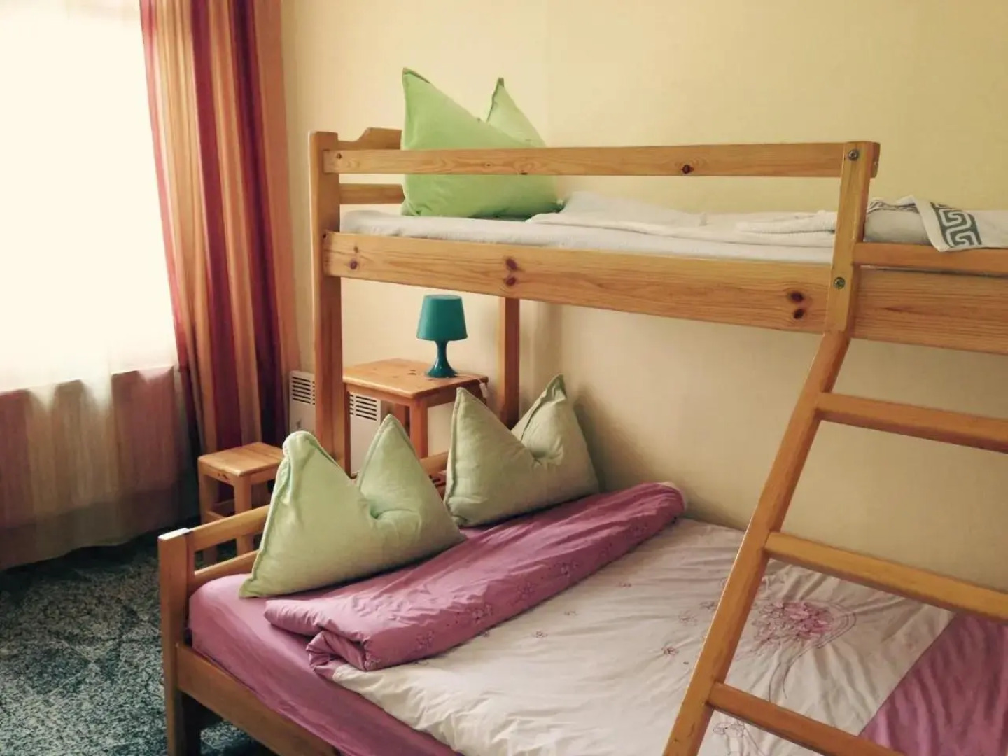 Golden Gobi Guesthouse & Tour