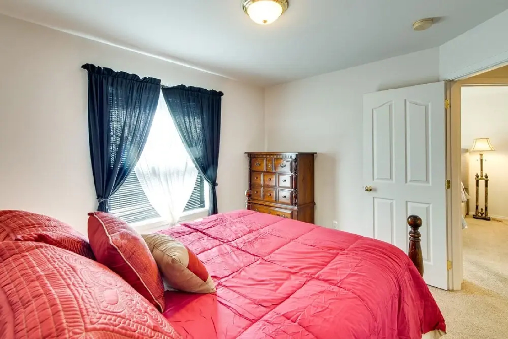 6 Mi to Dtwn Yakima: Central Washington Home