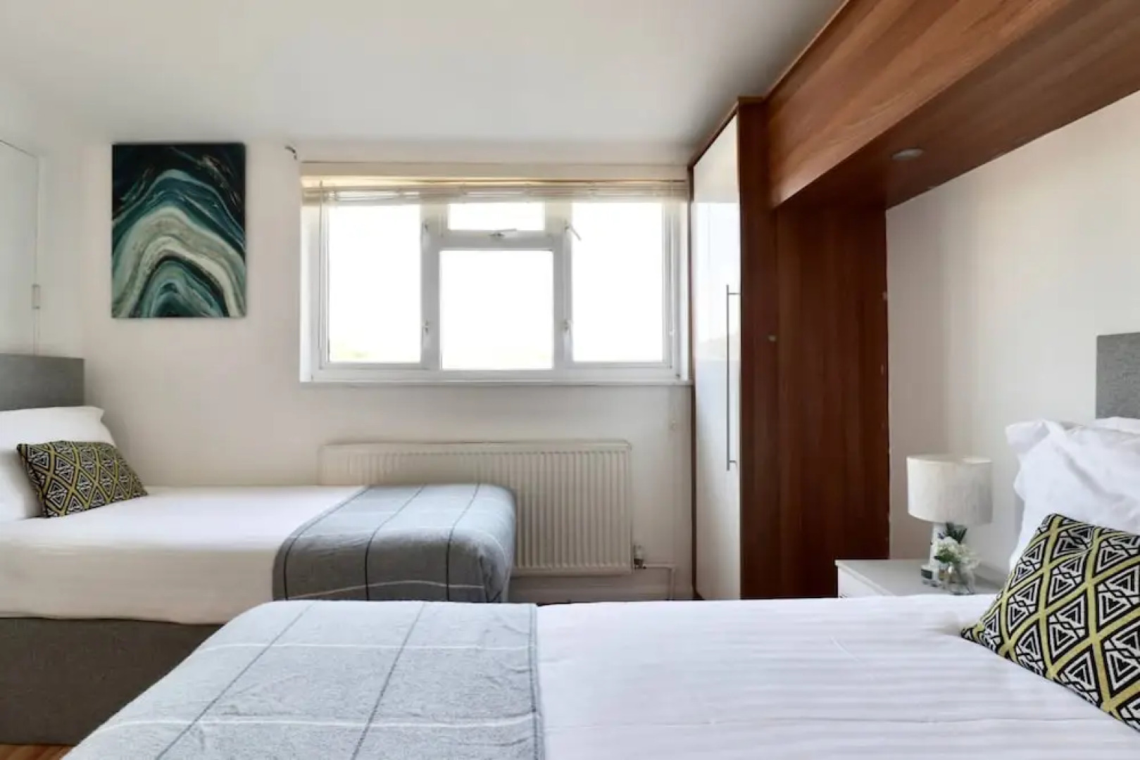 Skyvillion - Valley Way - 3bed House In Stevenage